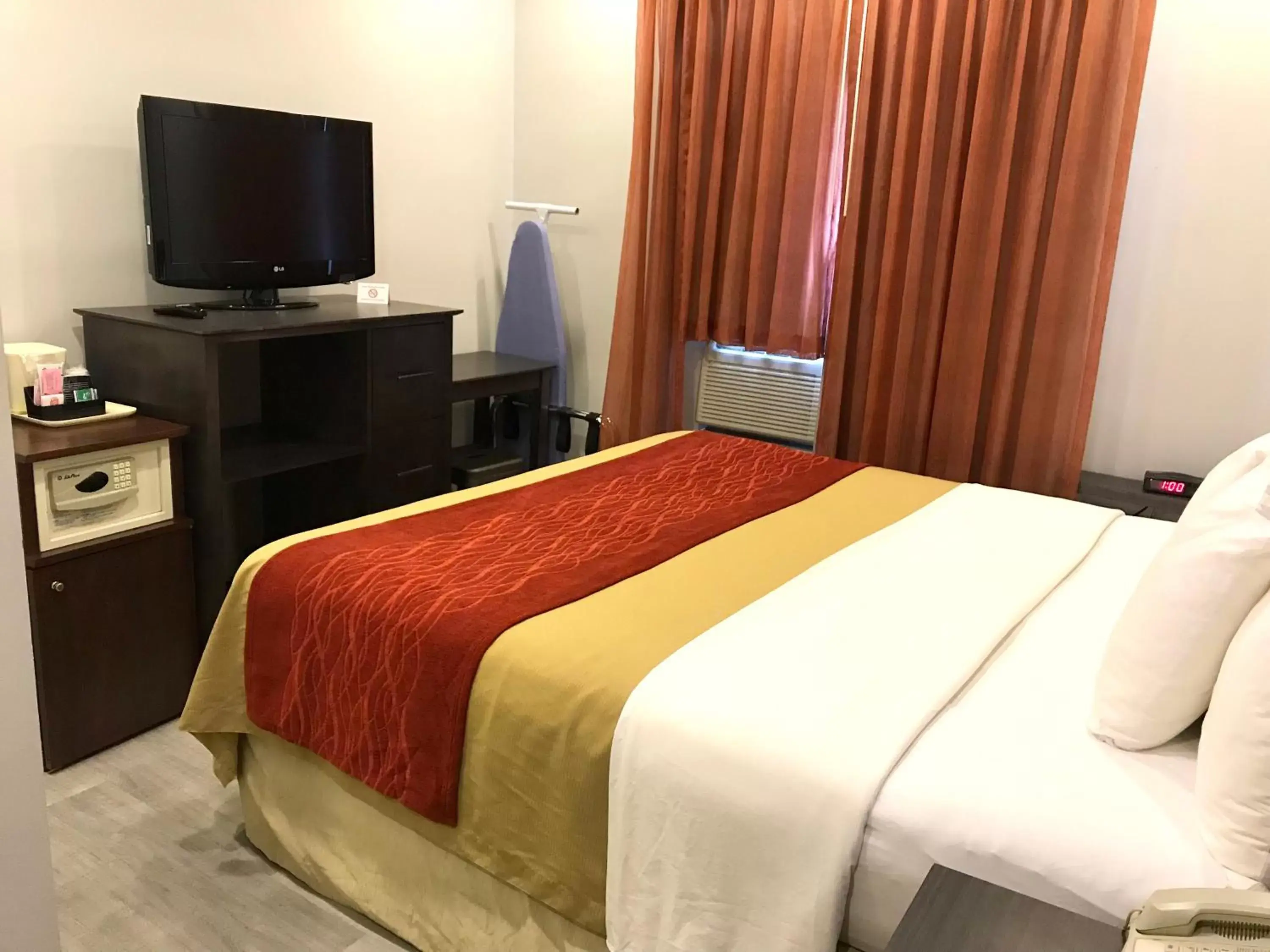 King Room - Smoking in Heritage Hotel New York City King Room - Smoking in Heritage Hotel New York City