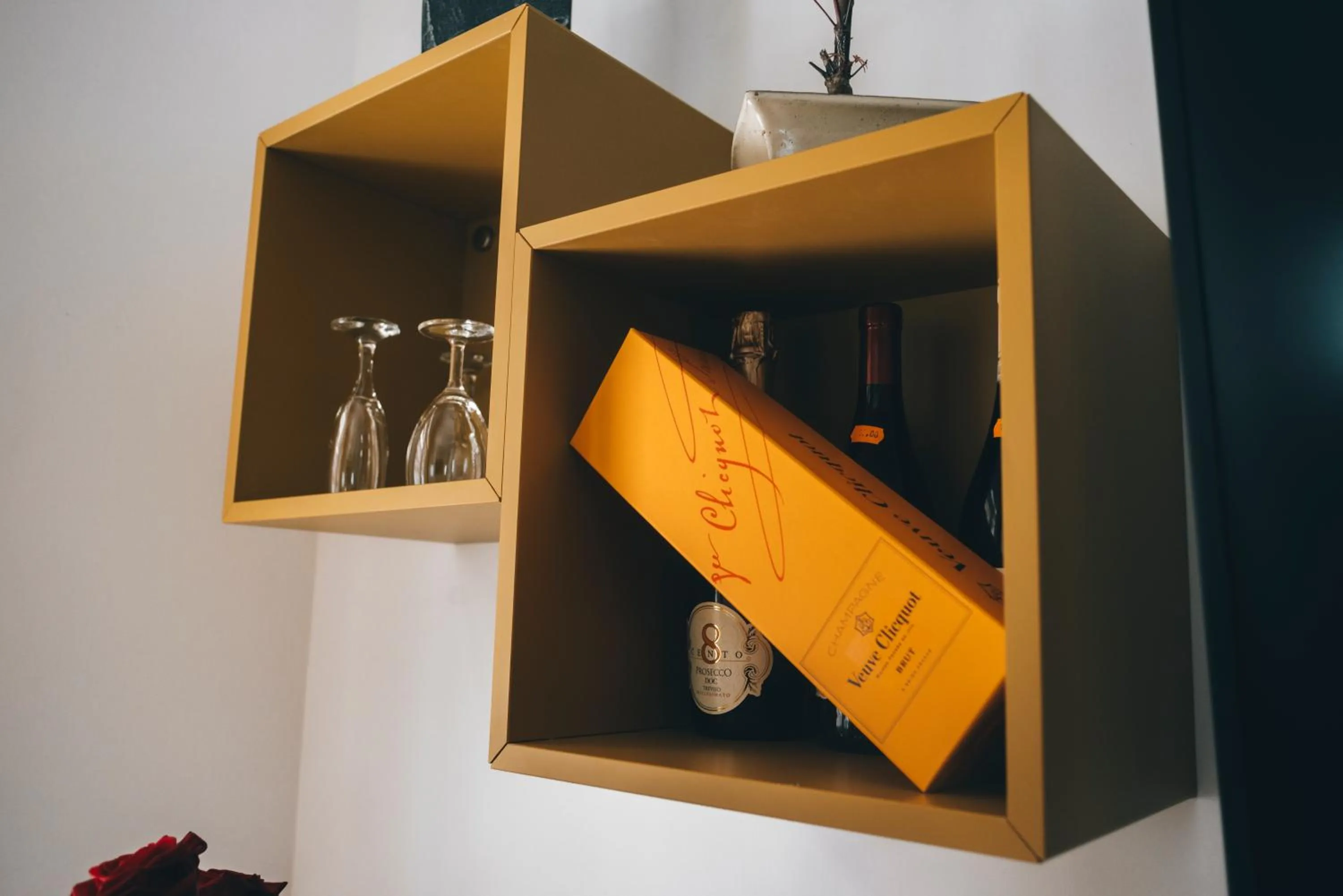 Drinks in Gregorio VII Luxury Suites San Damaso