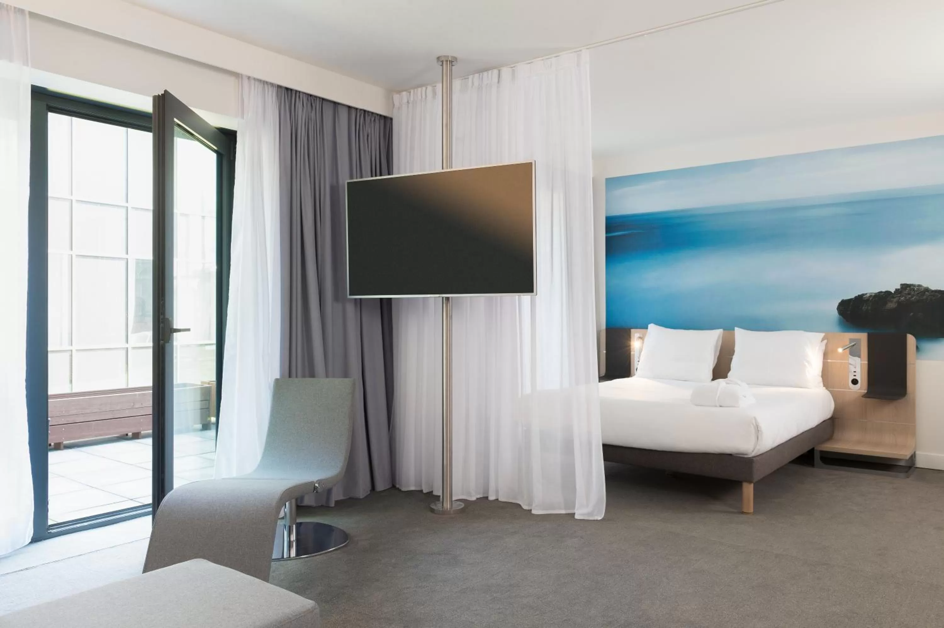 Bed in Novotel Charleroi Centre