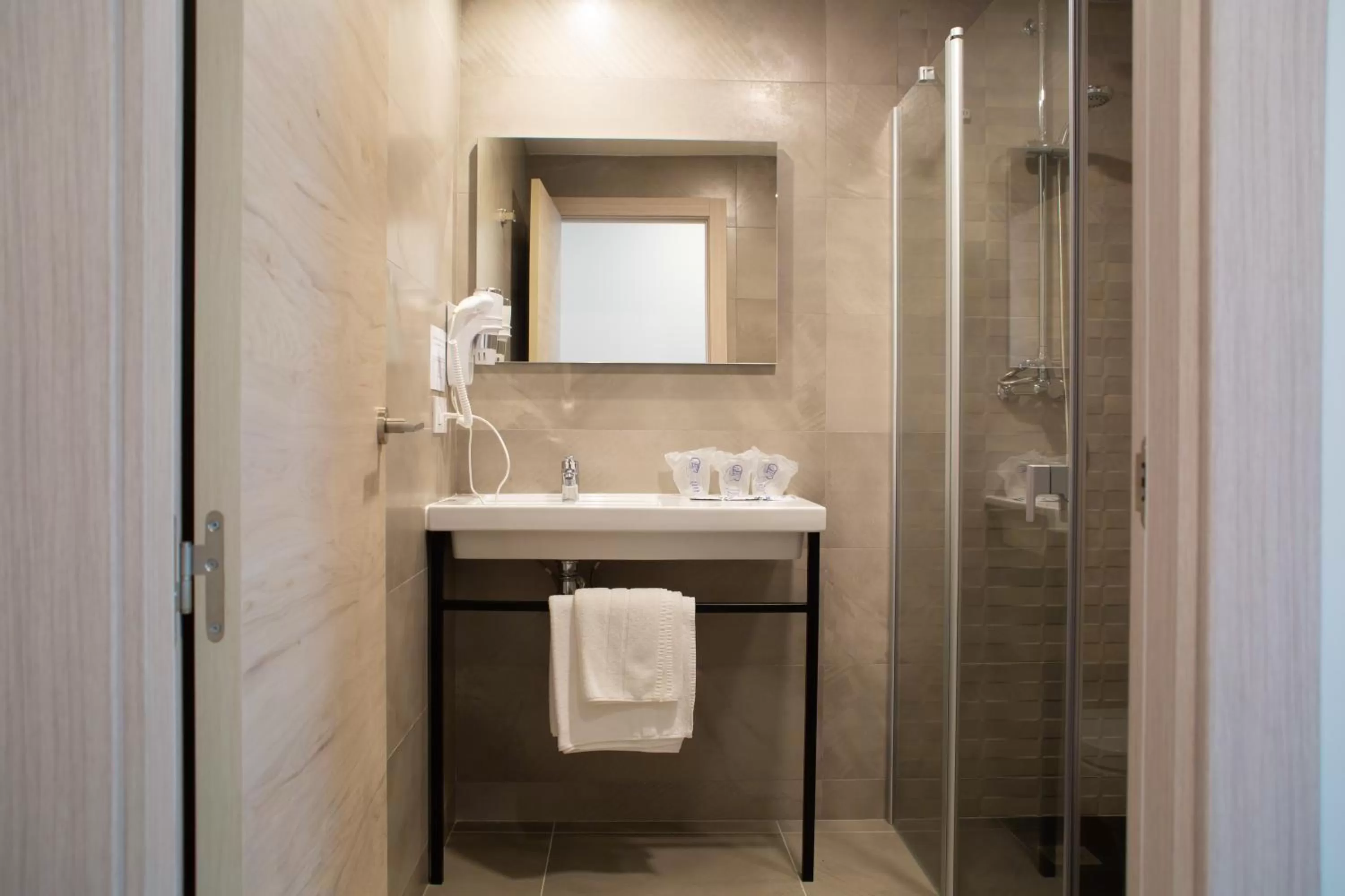 Bathroom in Hotel Gran Sol De Extremadura