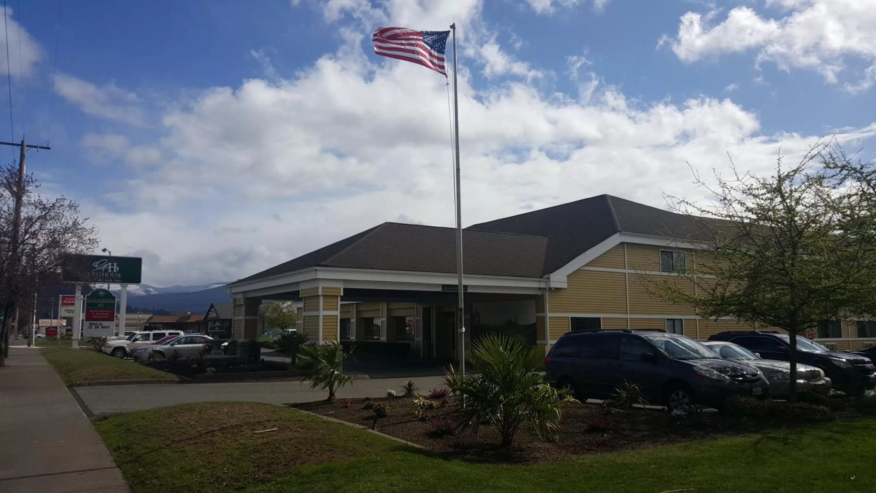 Property building in GuestHouse Inn Enumclaw