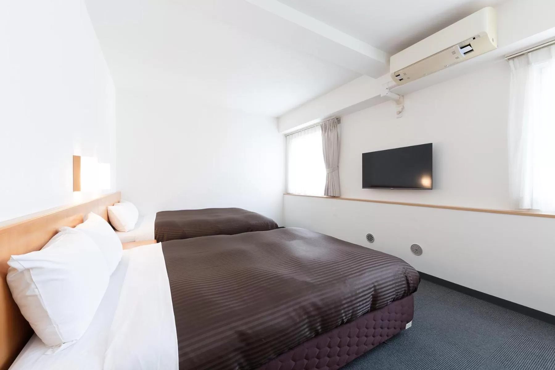 Photo of the whole room, Bed in The OneFive Osaka Sakaisuji