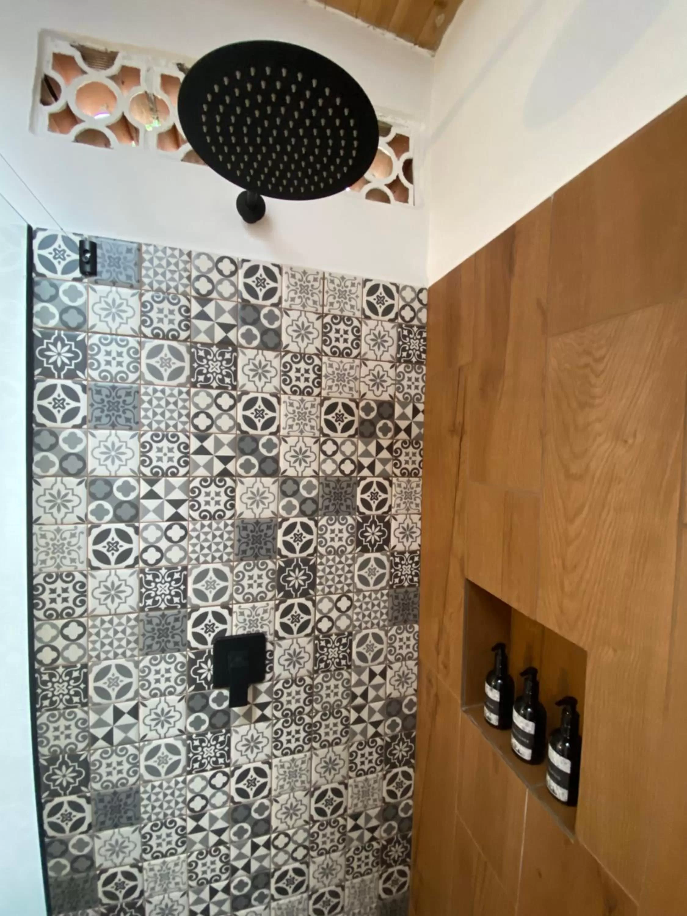 Shower, Bathroom in Casa Medallo