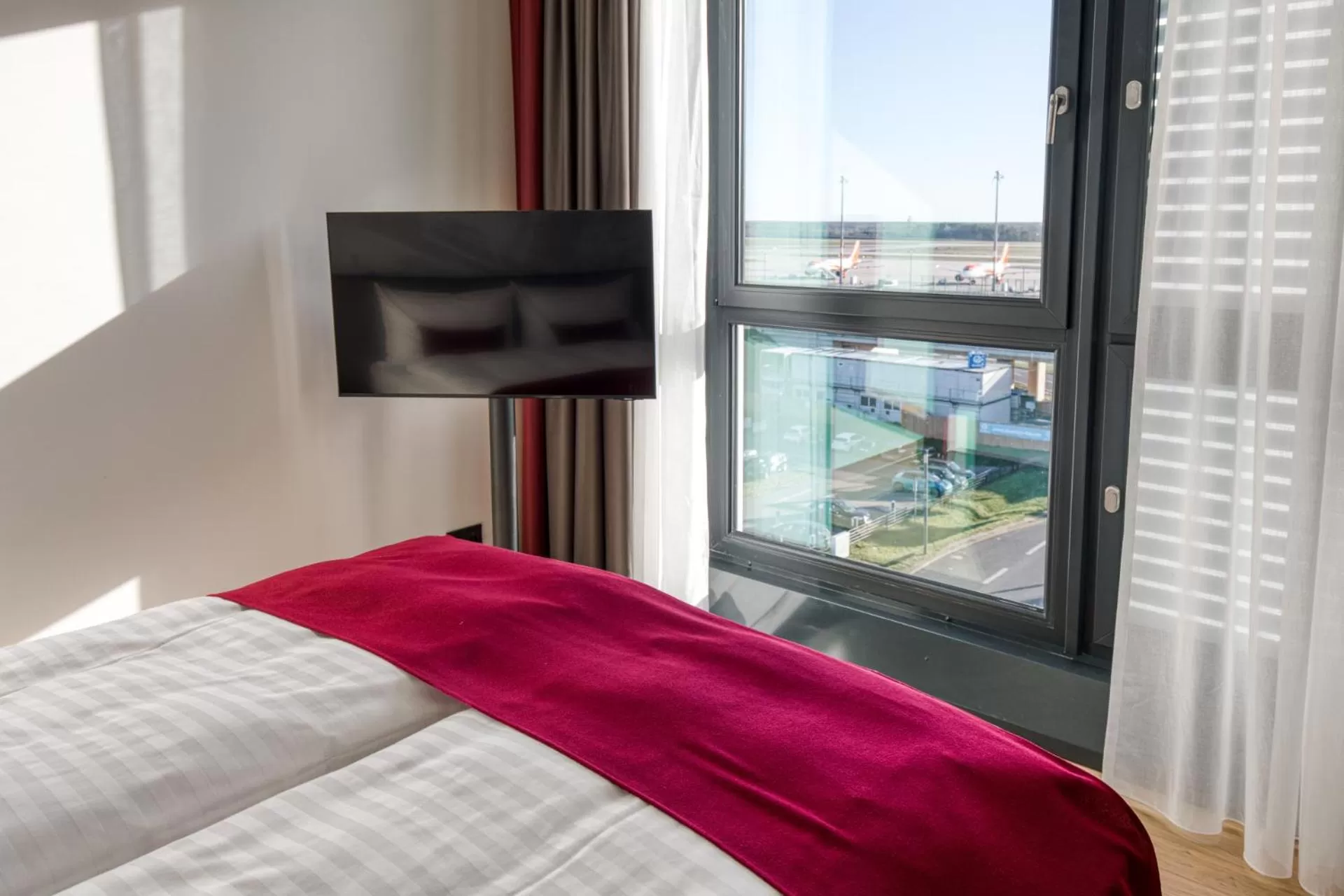 Photo of the whole room, Bed in IntercityHotel Berlin Airport BER Terminal 1 & 2