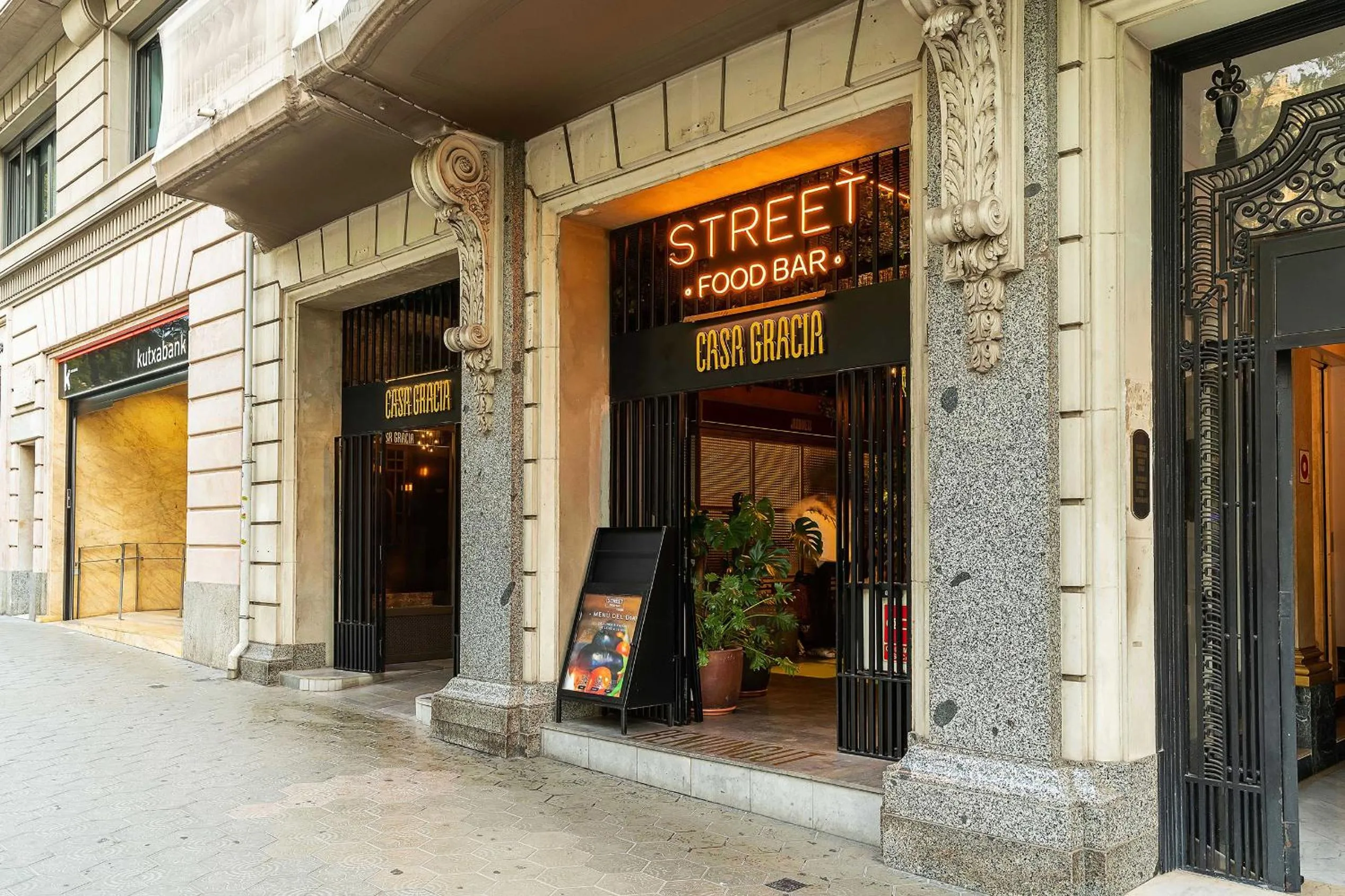 Facade/entrance in Casa Gracia