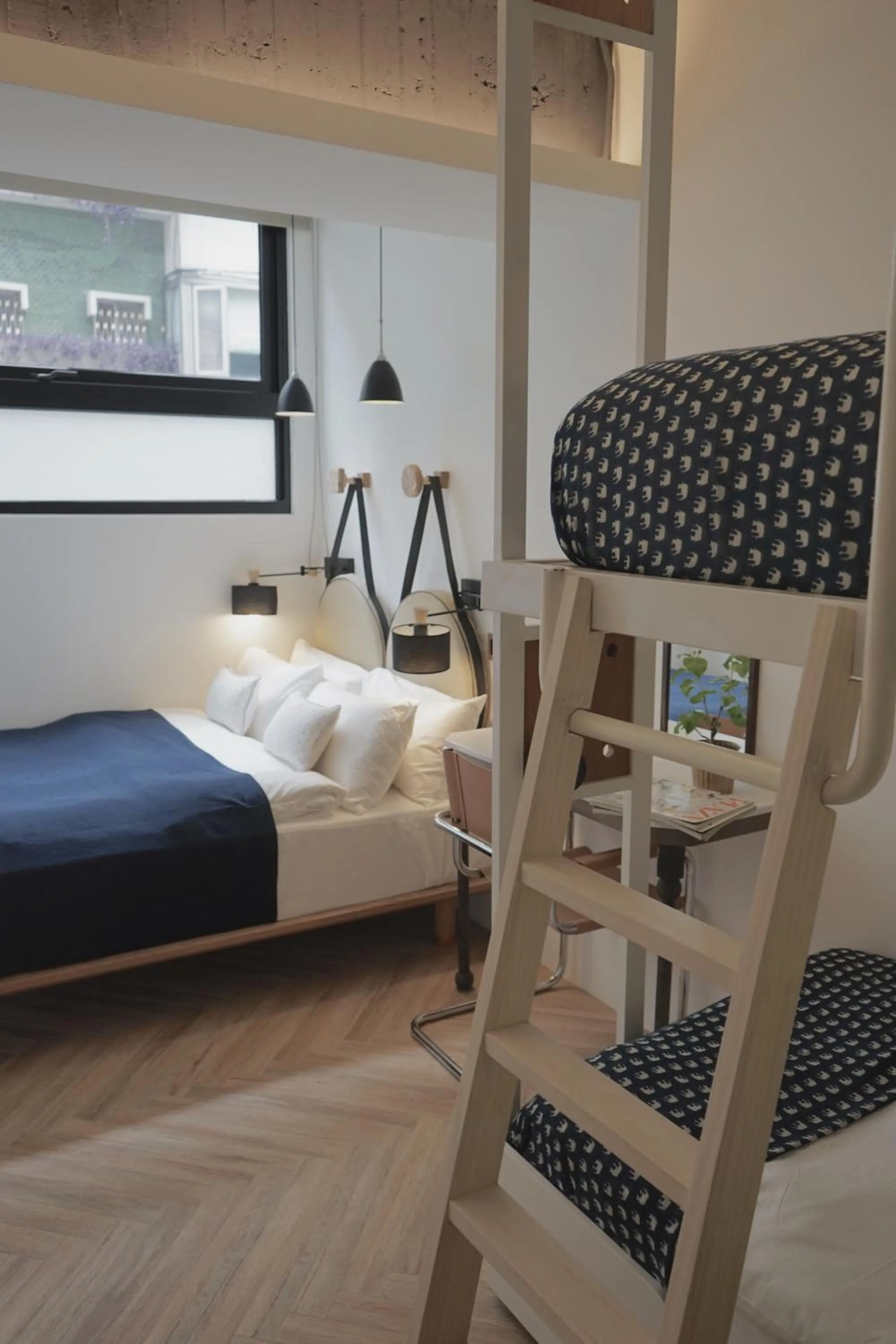 Bedroom, Bed in NiHao Café Hotel