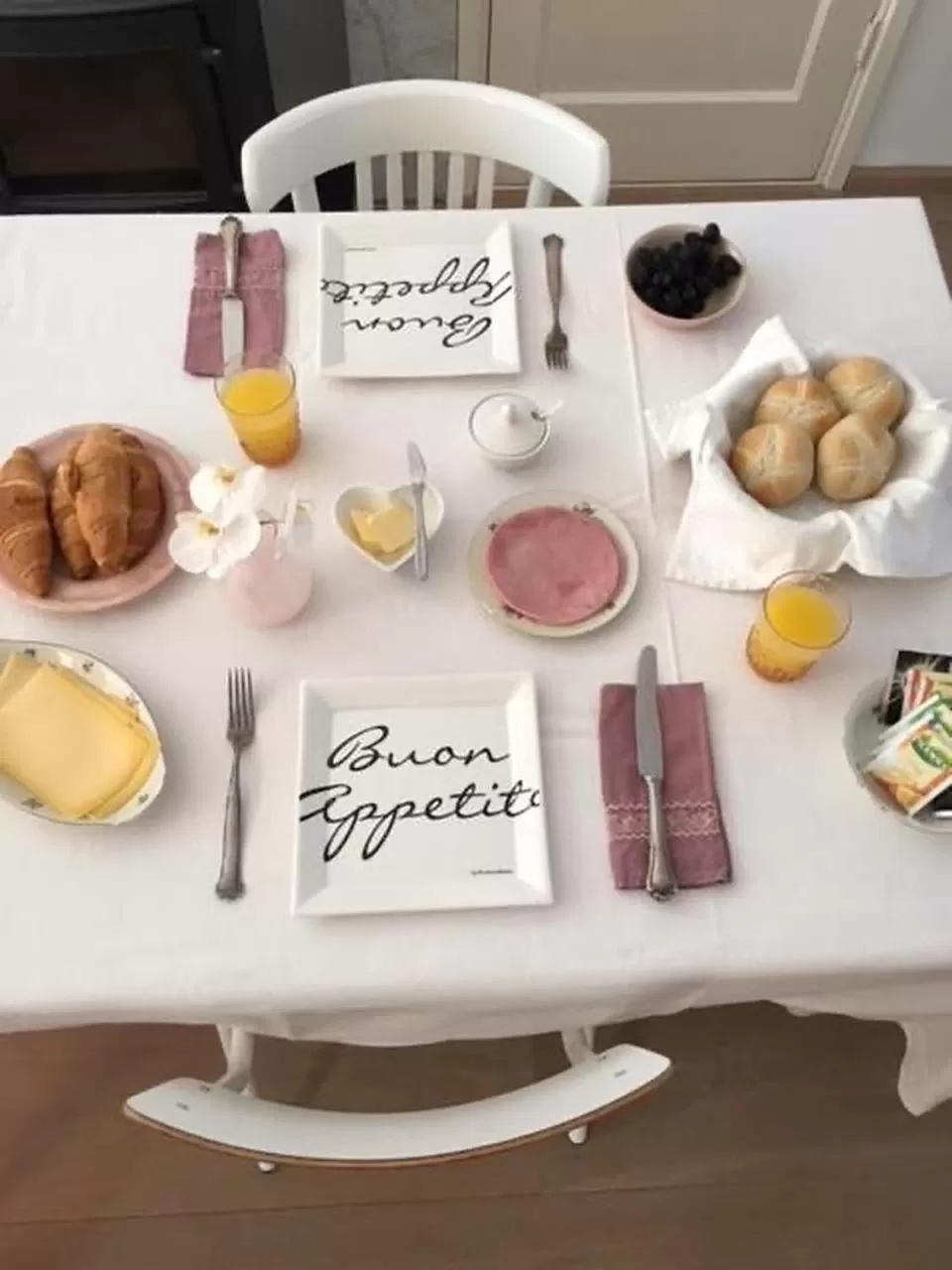Breakfast in Bed & Breakfast Jo Amsterdam