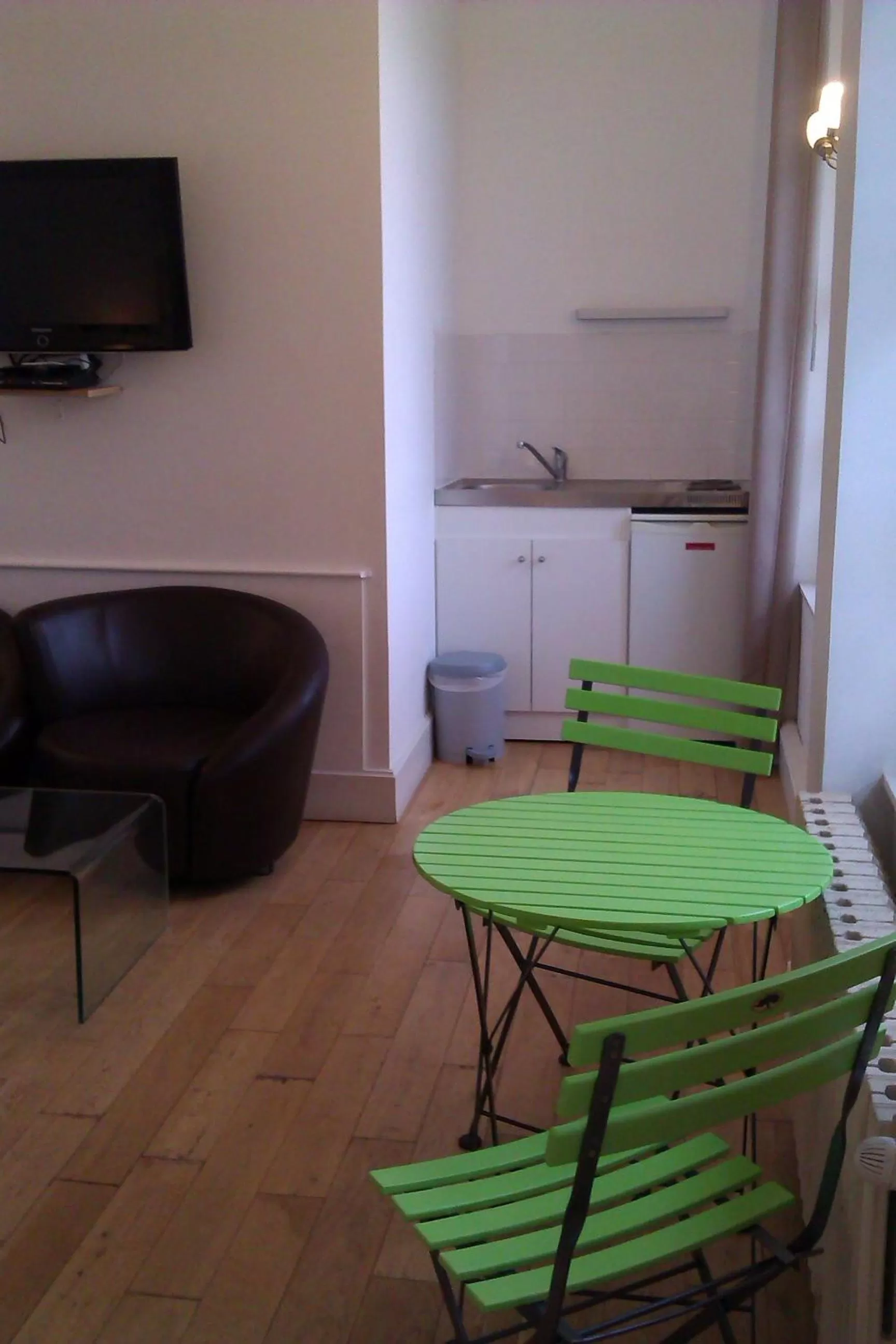 Kitchen or kitchenette, Seating Area in Les Galets Bleus