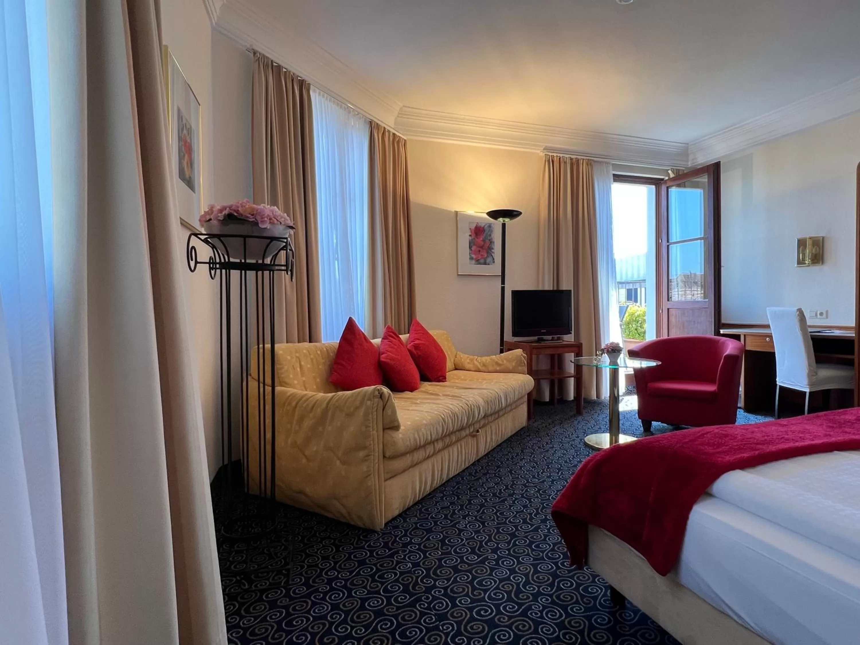 Photo of the whole room in Stadthotel