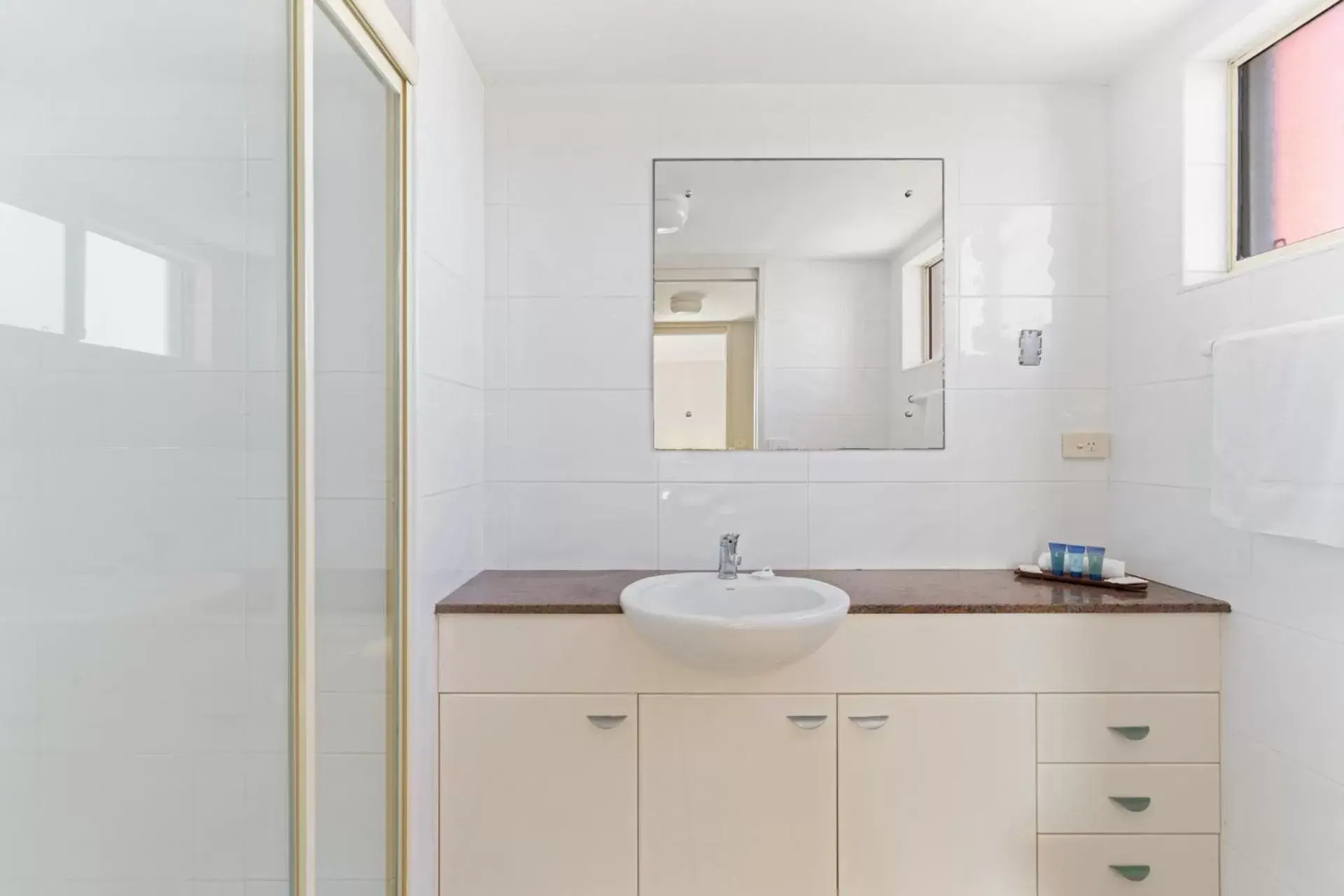 Two-Bedroom Apartment with Courtyard in Northpoint Apartments Two-Bedroom Apartment with Courtyard in Northpoint Apartments