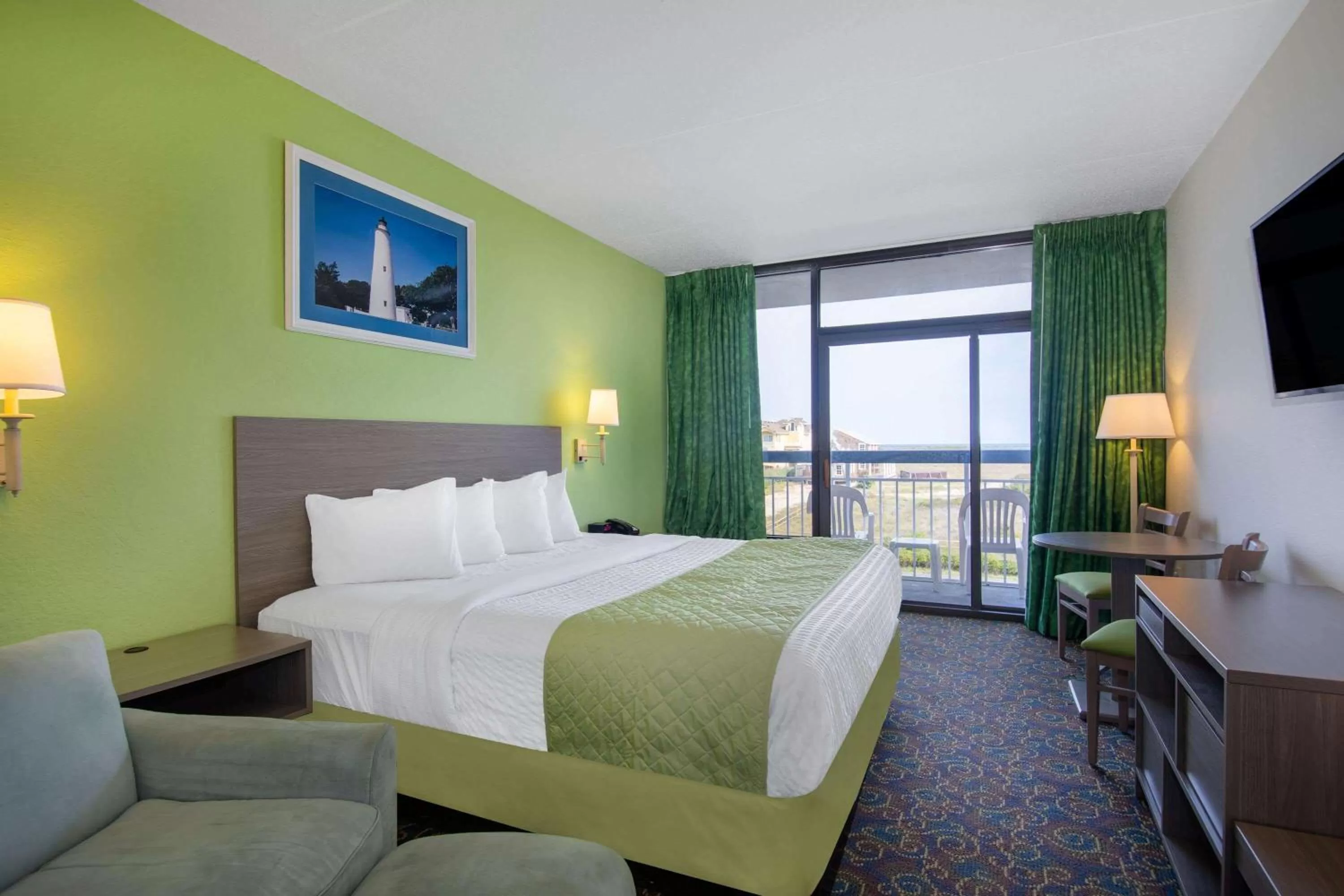 Photo of the whole room, Bed in Travelodge by Wyndham Outer Banks/Kill Devil Hills