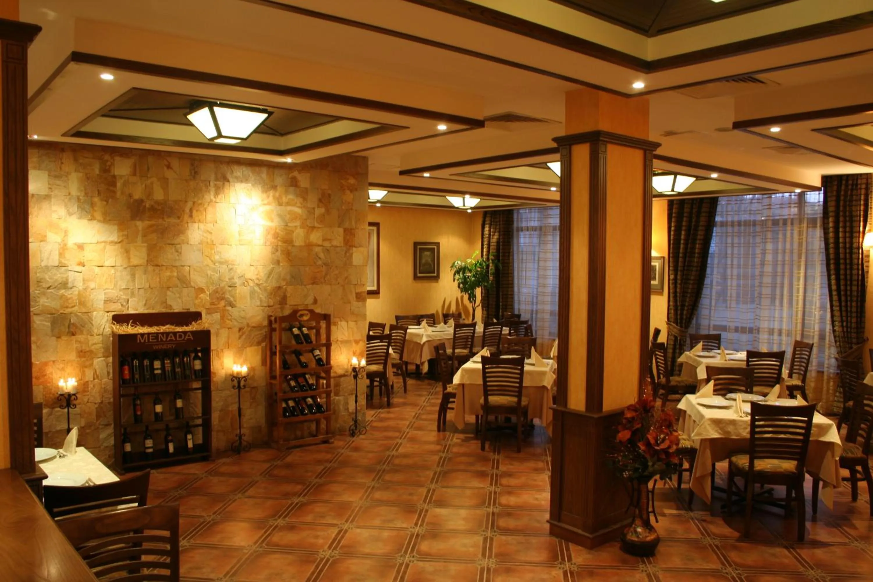 Restaurant/places to eat in Evelina Palace Hotel