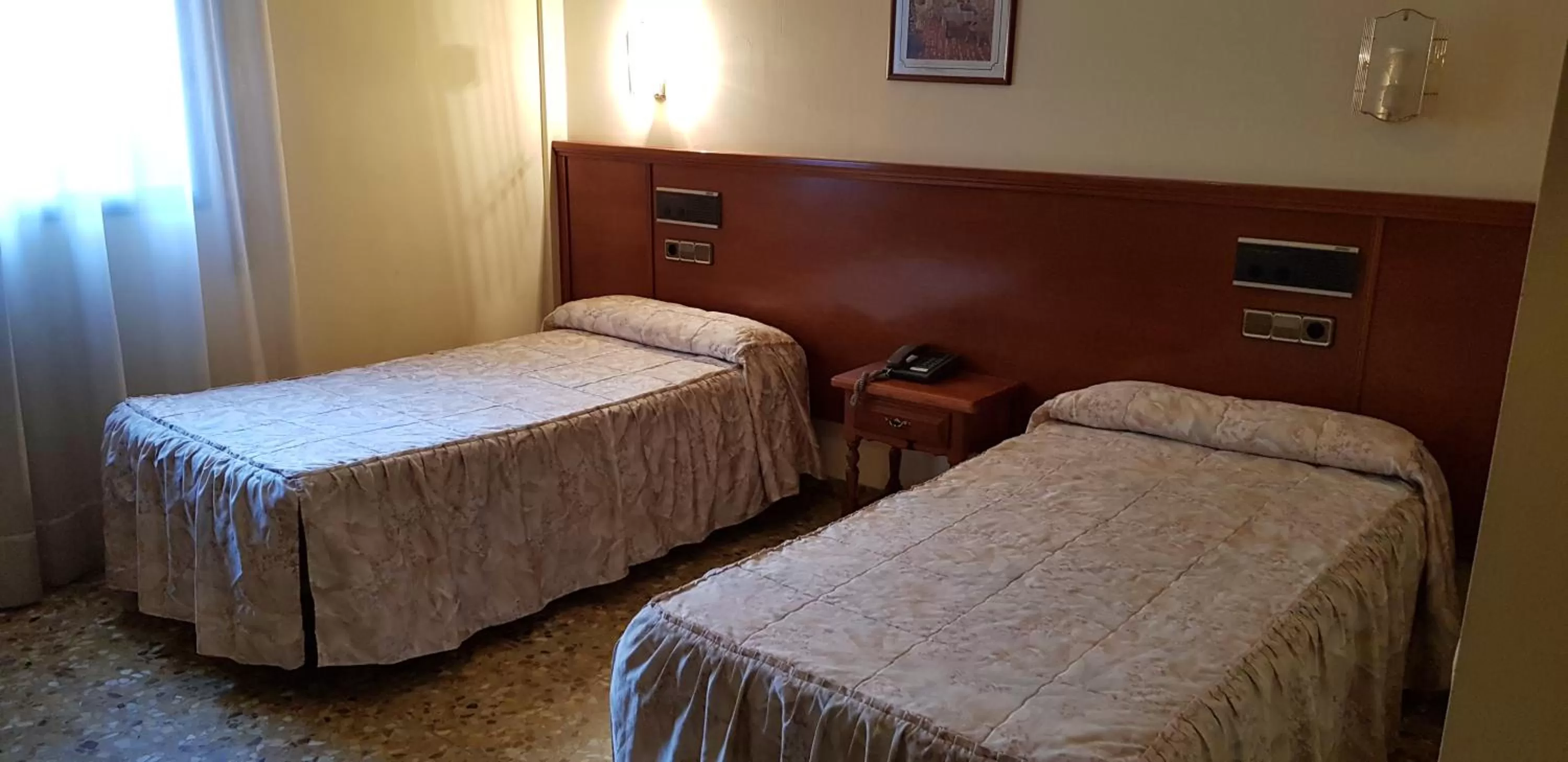 Bed in Hotel Reina Isabel