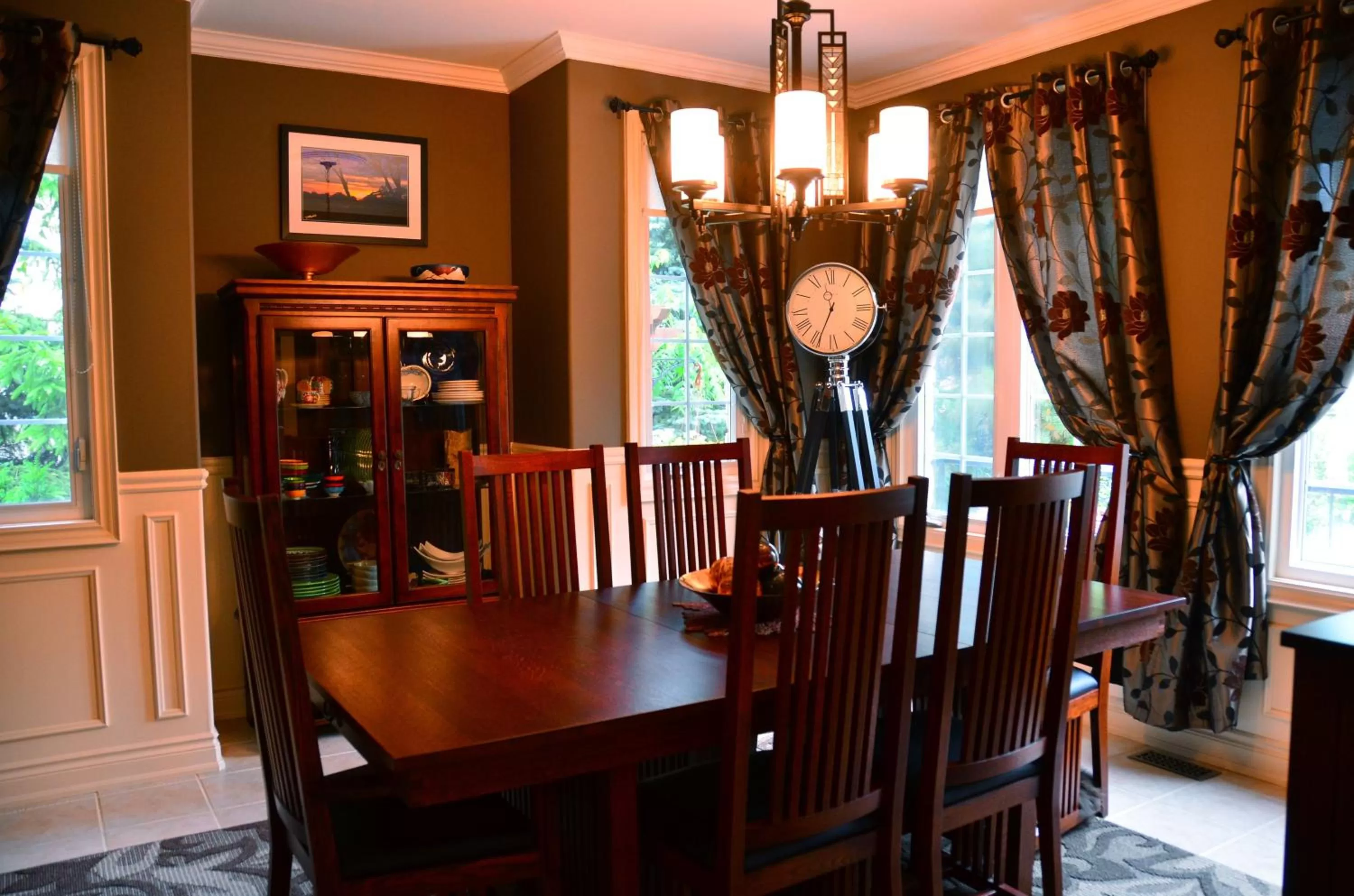 Dining area in Explorer House Bed & Breakfast