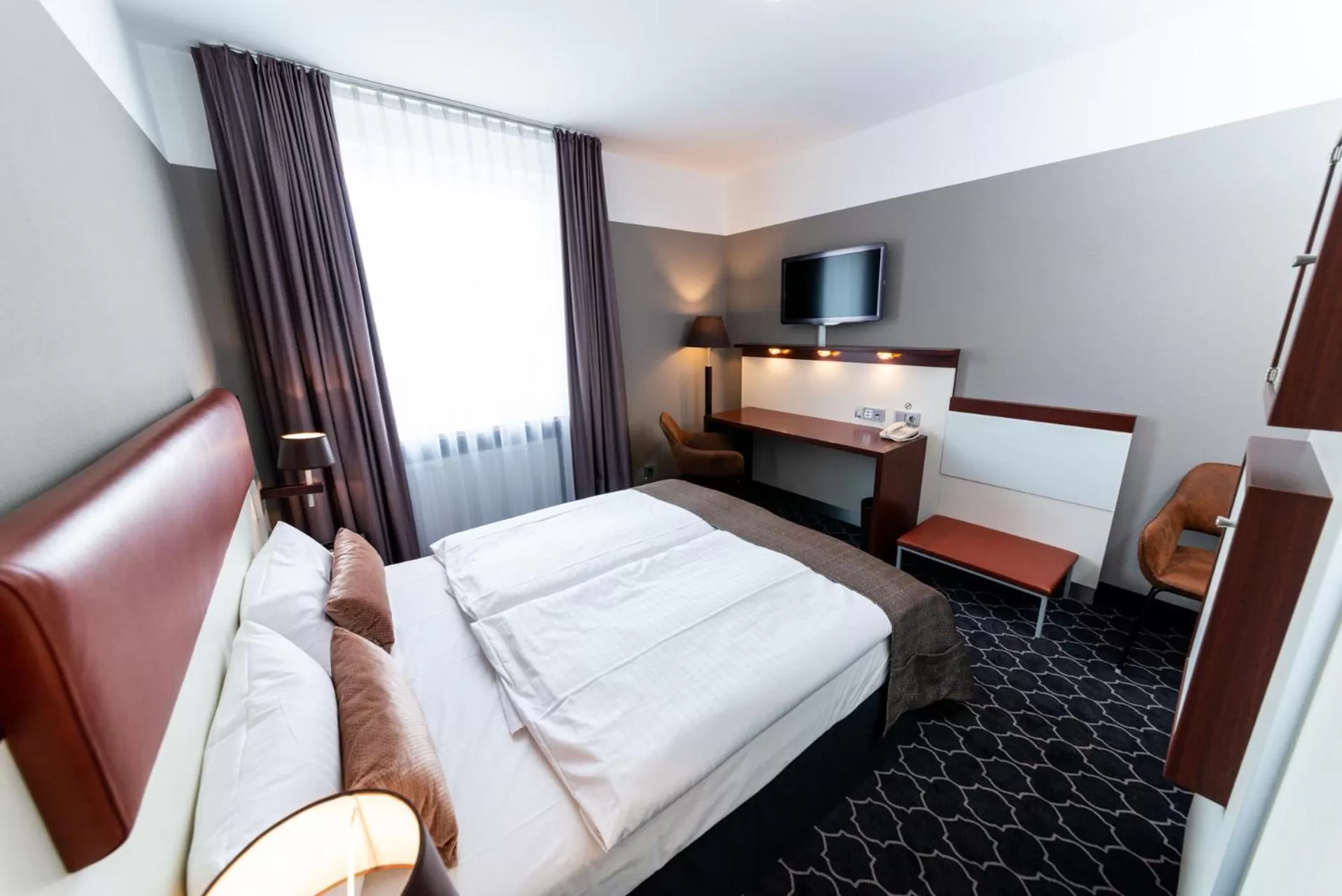 Photo of the whole room, Bed in Hotel Kaiserhof