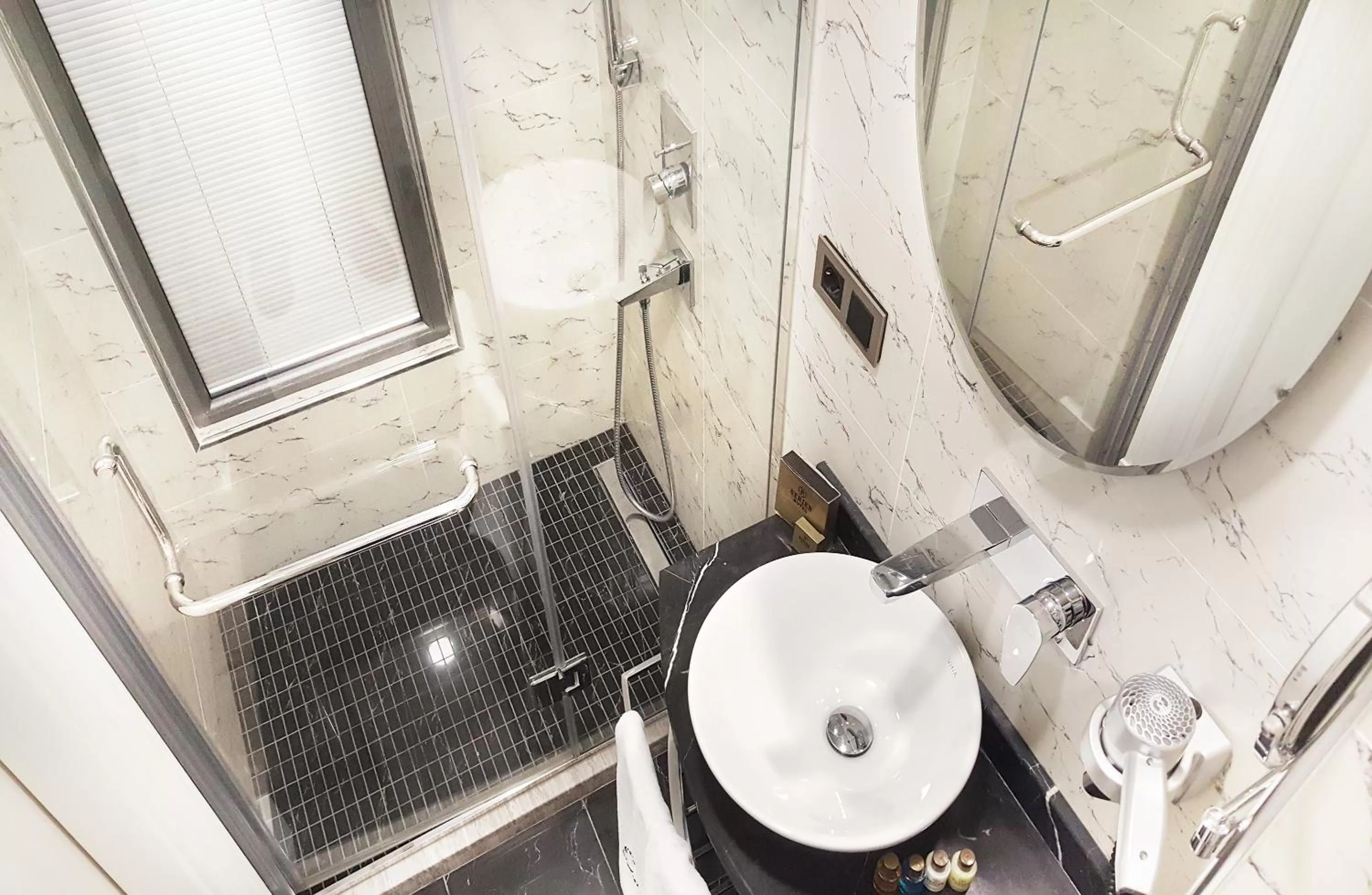 Shower in Berjer Boutique Hotel & Spa