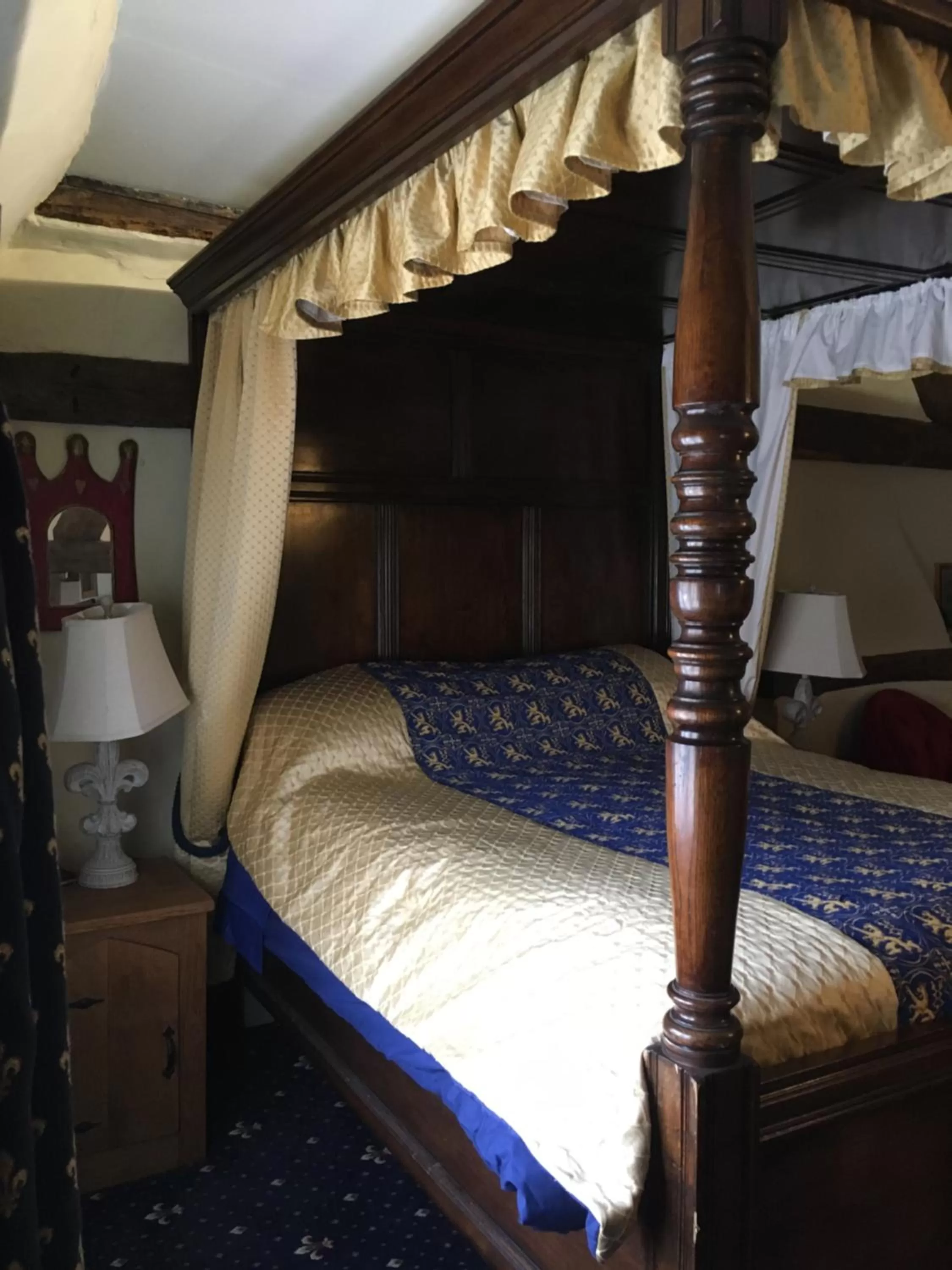 Bed in The Chequers Inn