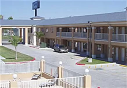 Property building in Texas Inn & Suites