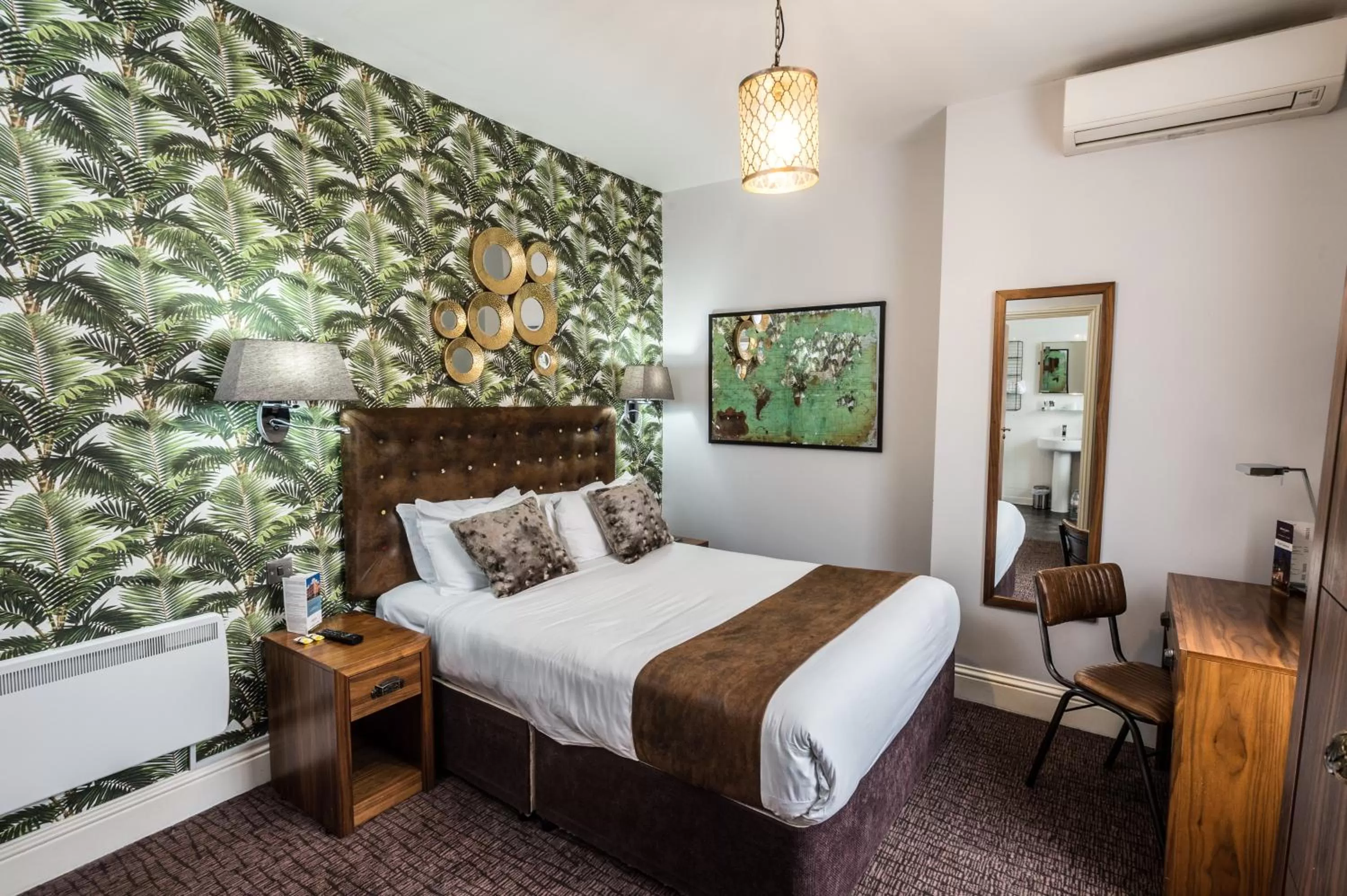 Bed in Mercure Nottingham City Centre Hotel