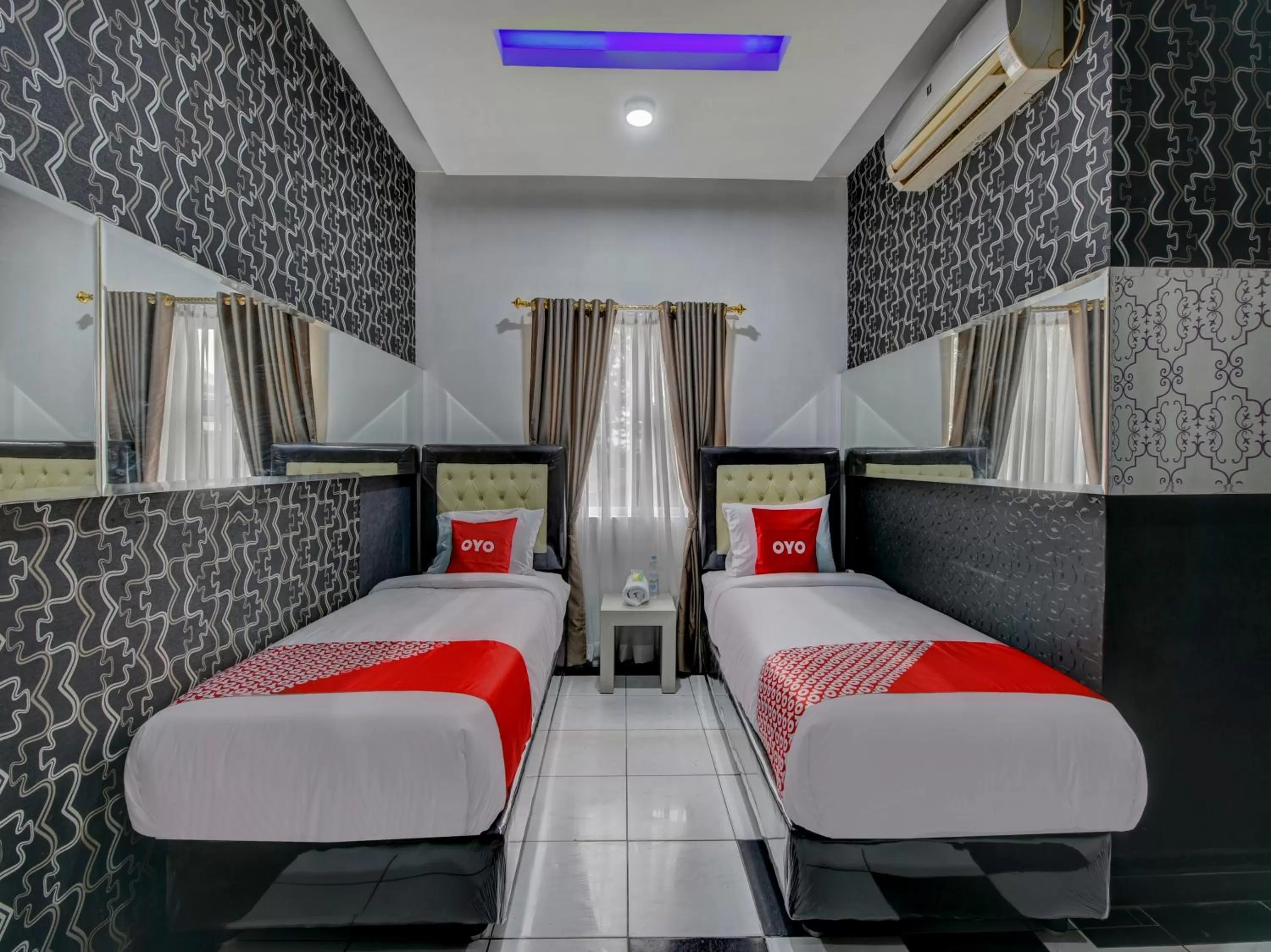 Delxue Twin Room in Super OYO 4010 Zaara Guest House Syariah