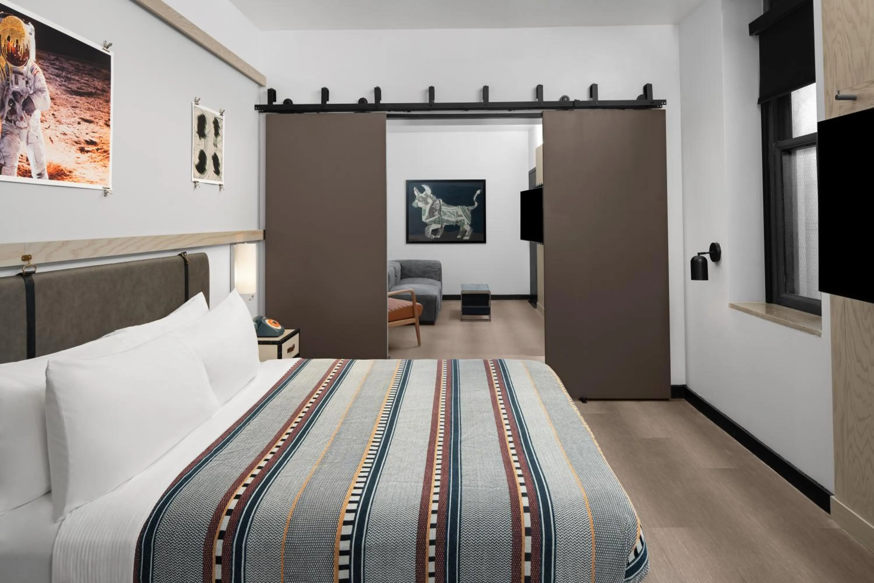 Living room, Bed in Moxy Houston Downtown