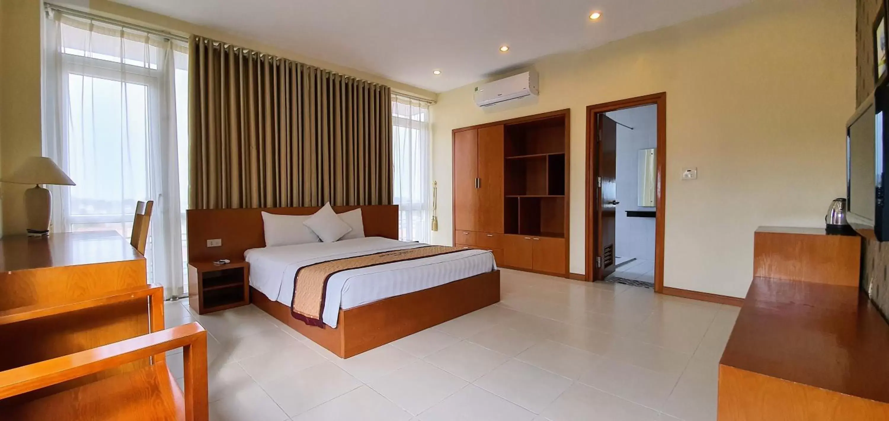 Superior Double Room in The Queen Hotel Ninh Binh Superior Double Room in The Queen Hotel Ninh Binh