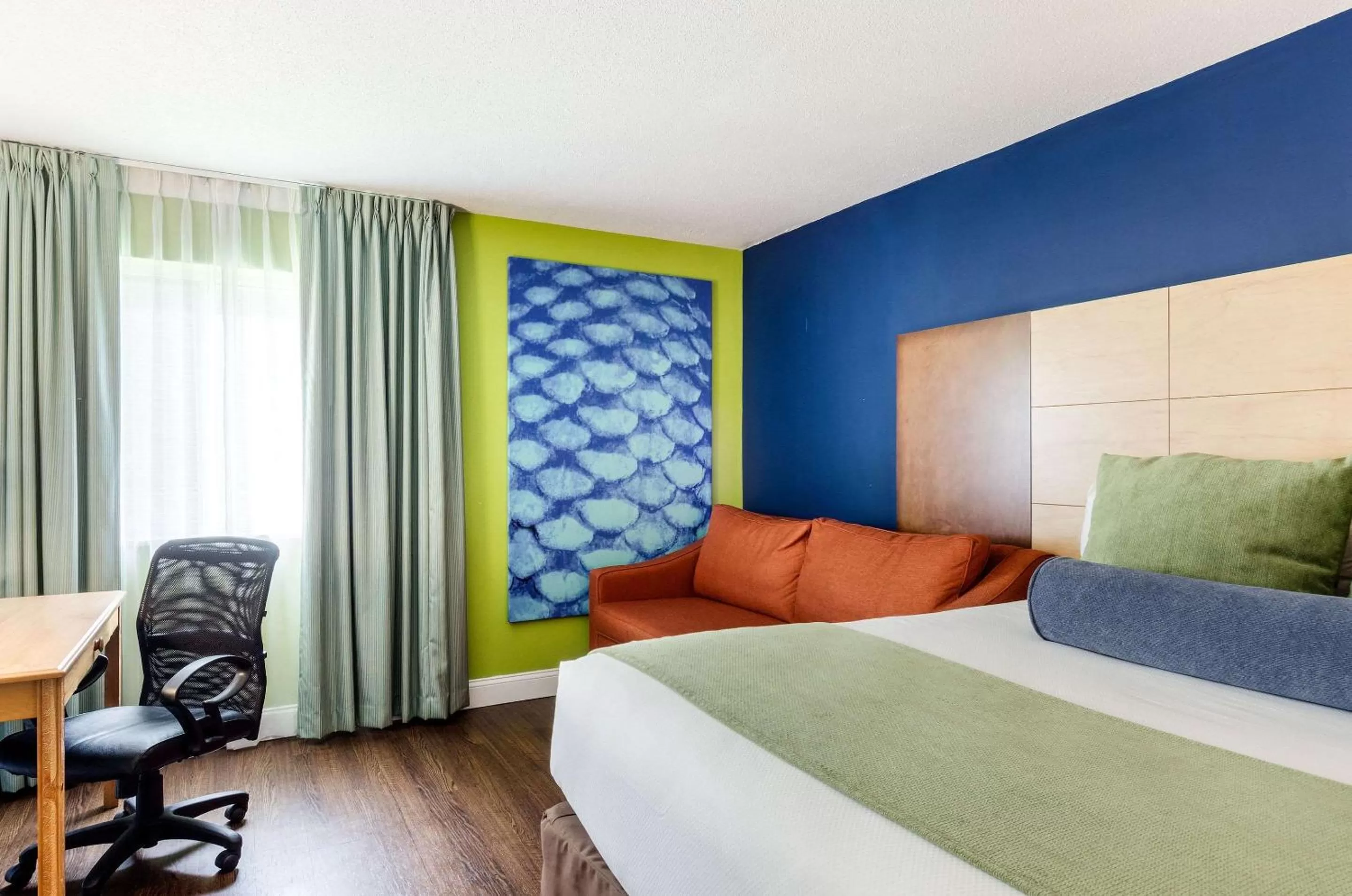 Photo of the whole room, Bed in Clarion Hotel Seekonk - Providence