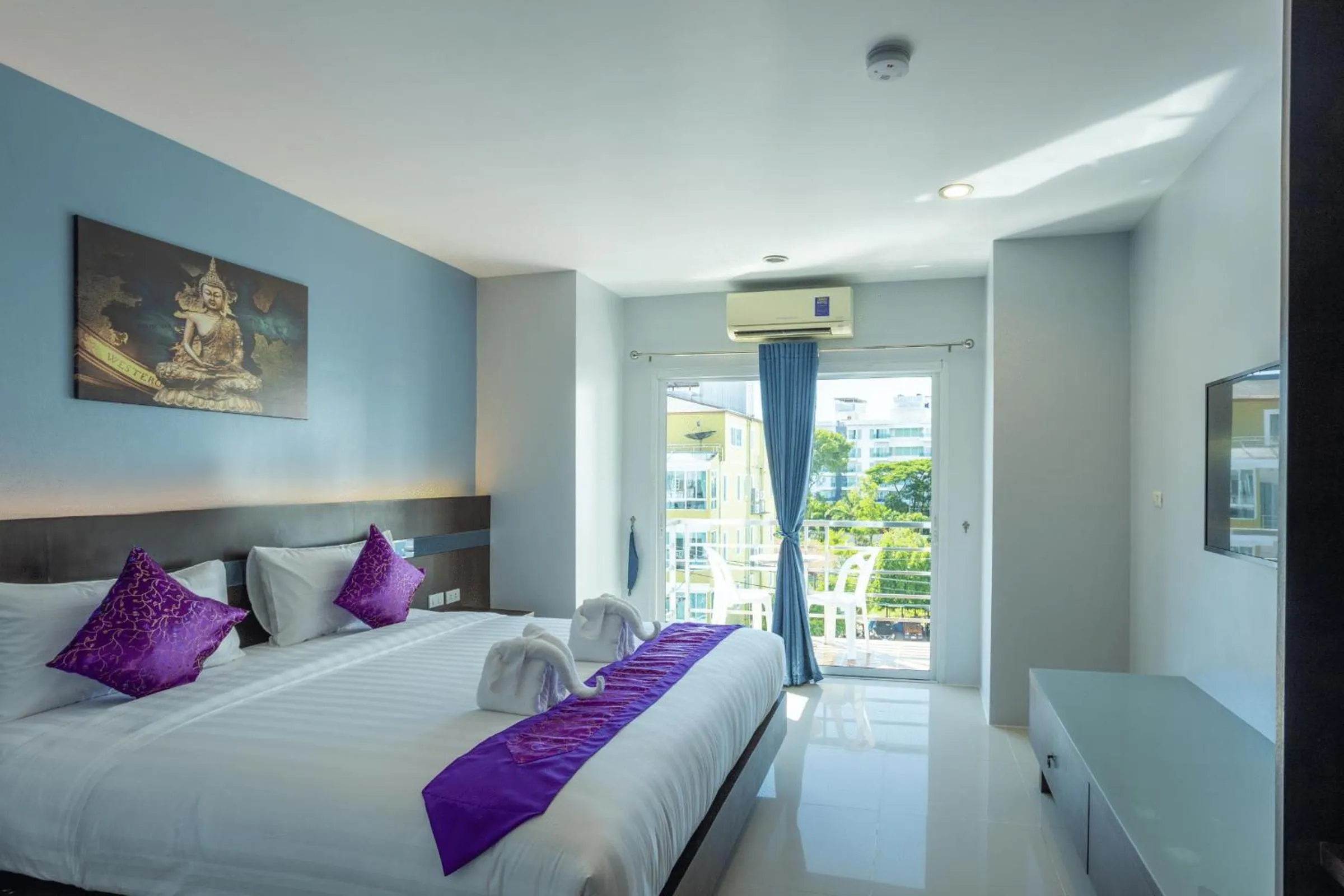 Bed in The Great @Patong Hotel