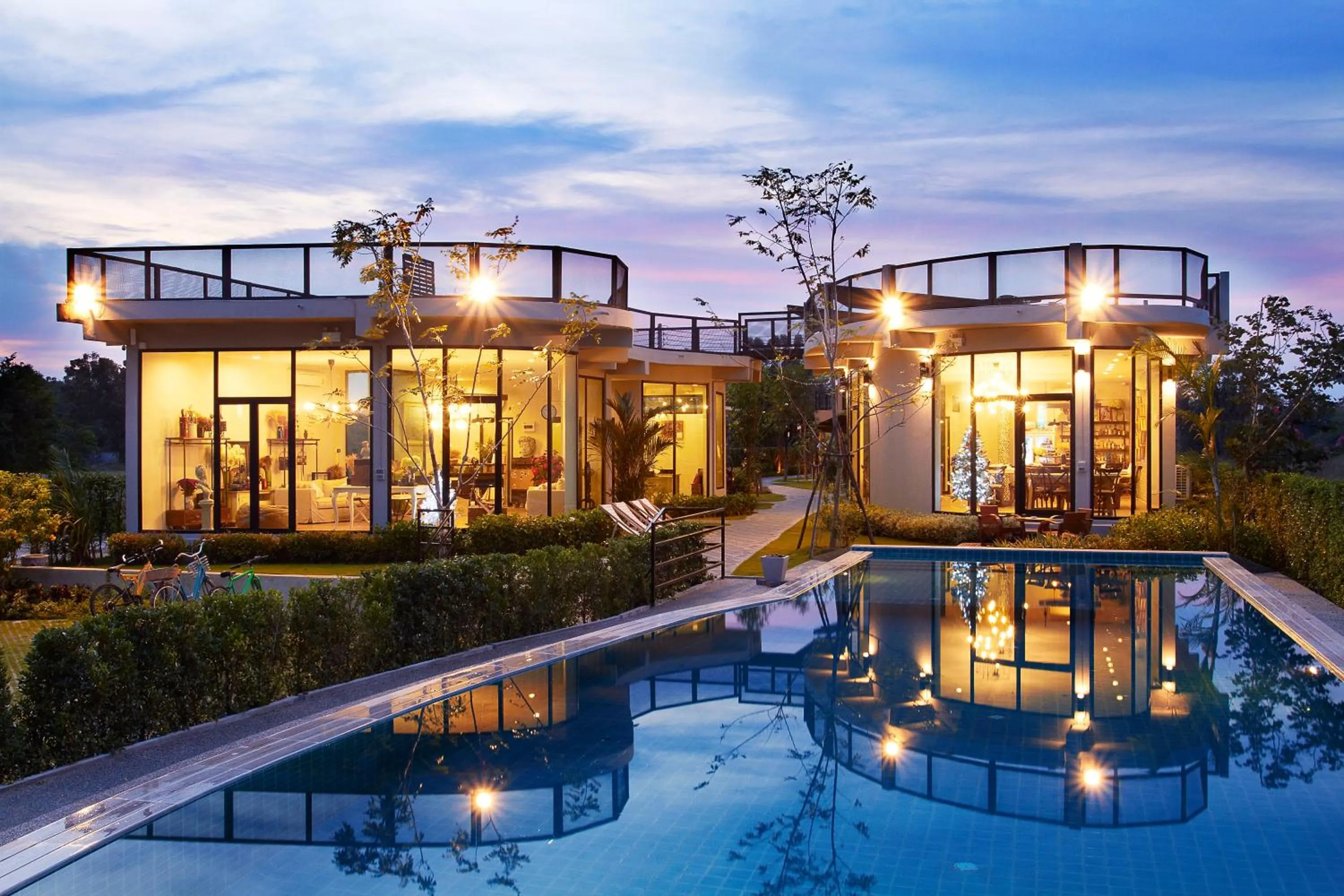 Swimming pool in L'air Du Pran