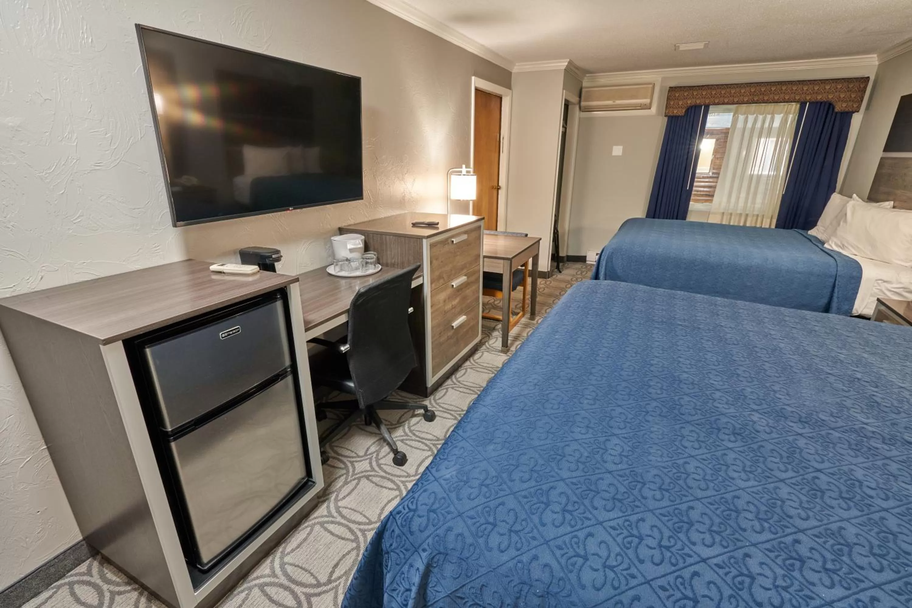 Photo of the whole room, Bed in Ambassador Inn and Suites