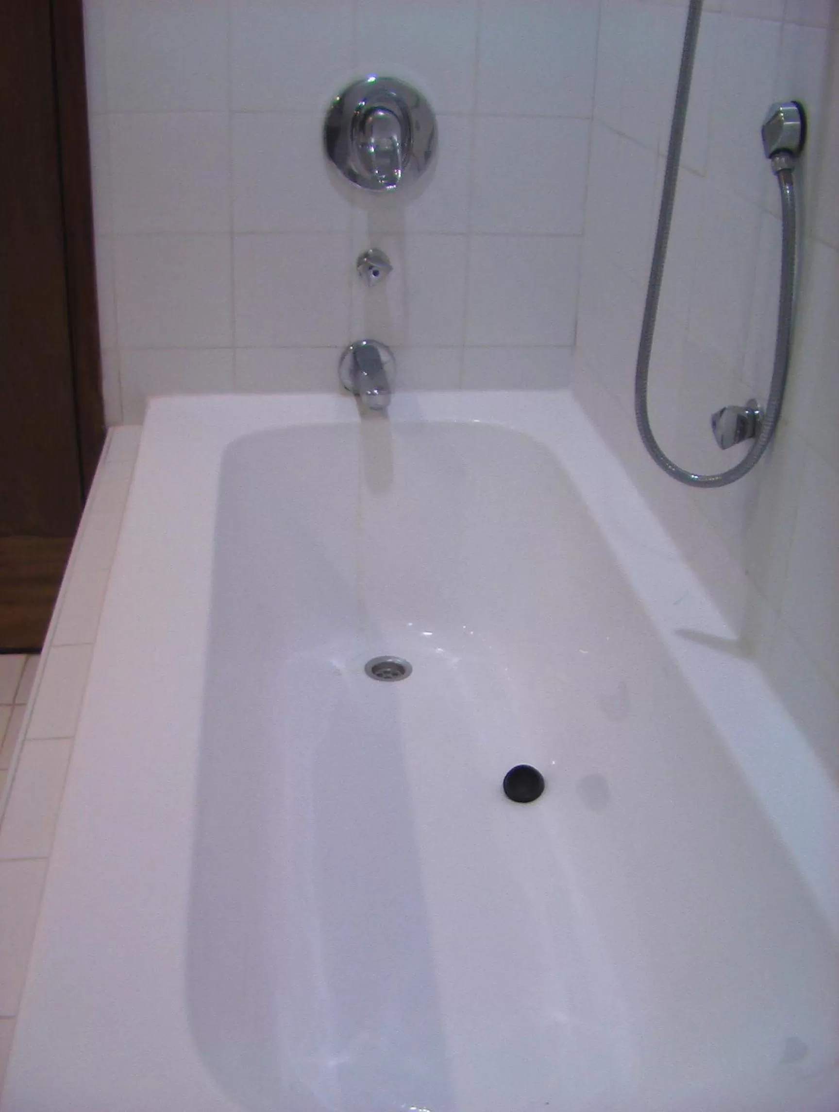 Hot Tub, Bathroom in Raphael Apartments