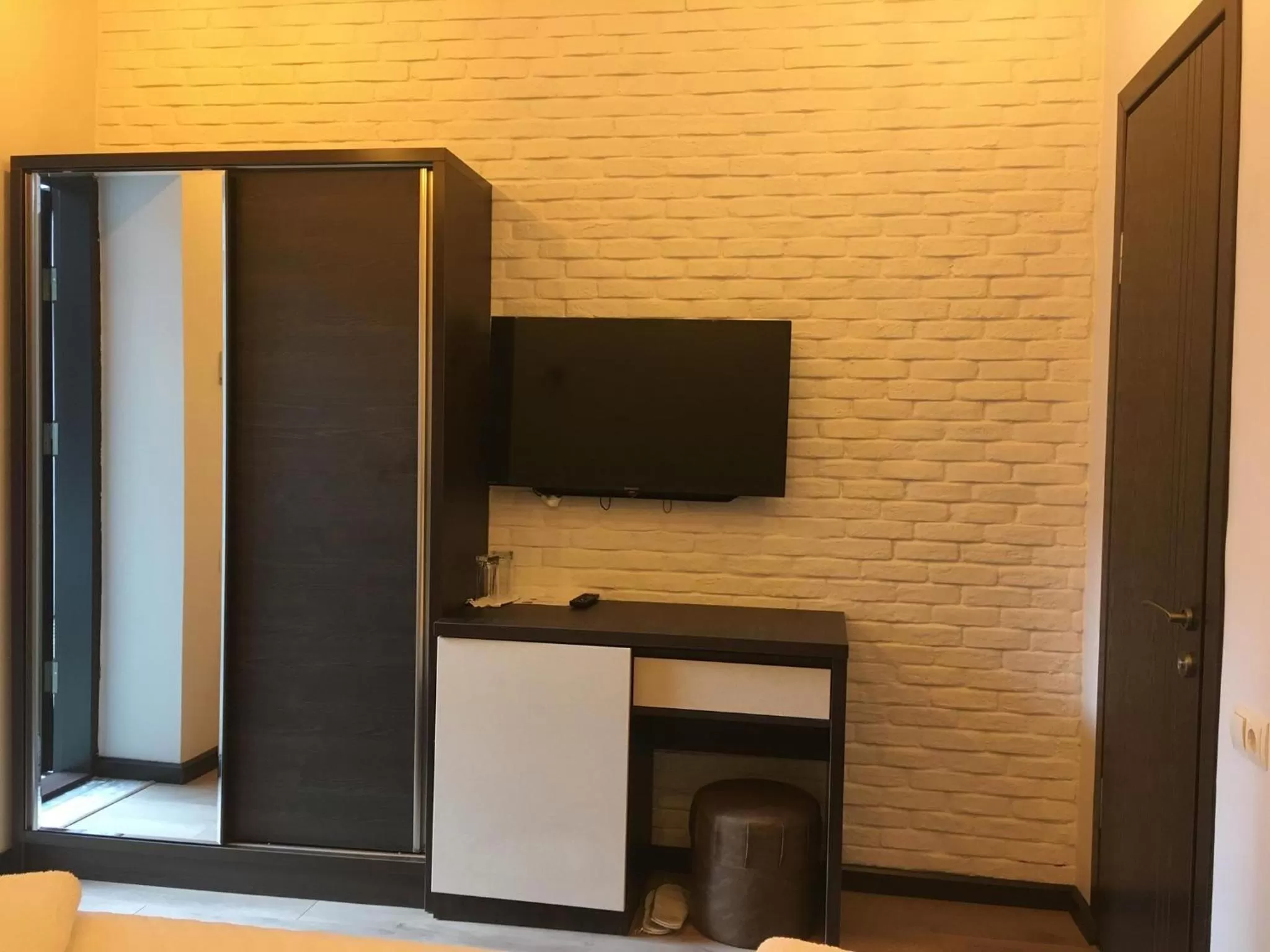 TV/Entertainment Center in Iveria