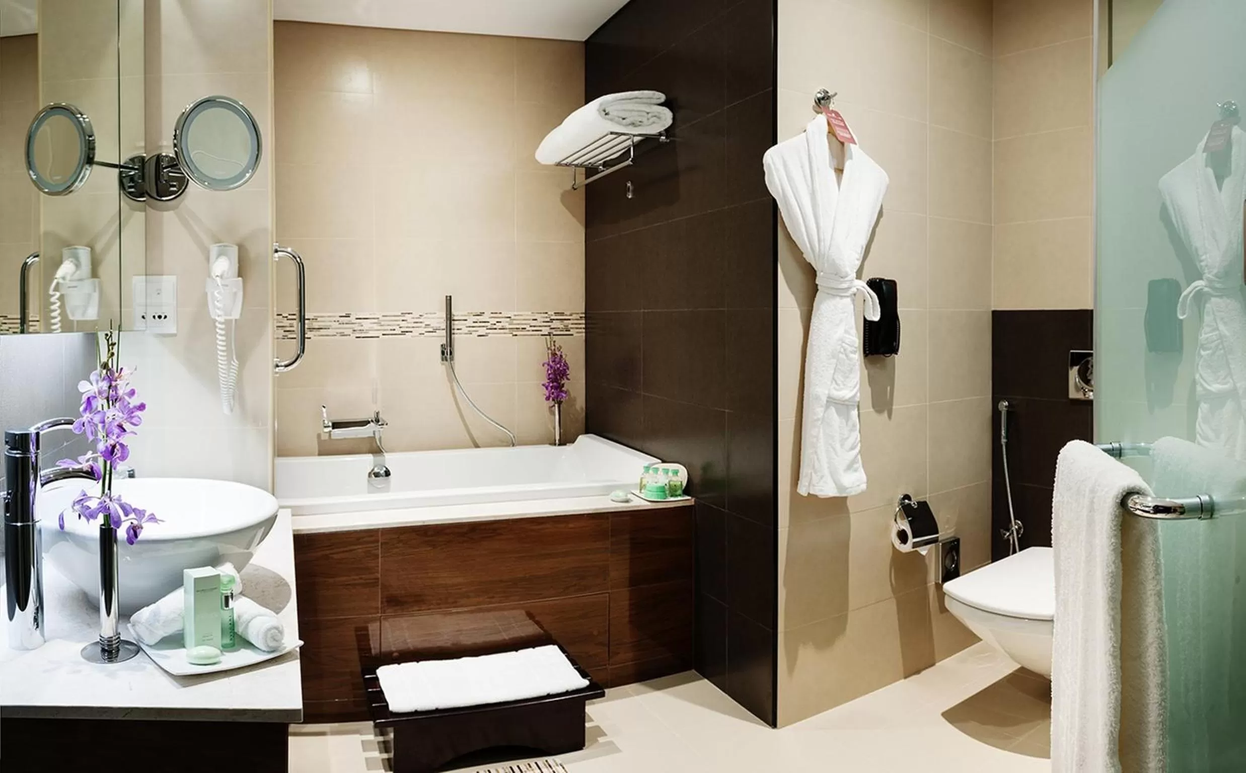 Bathroom in Carlton Downtown Hotel