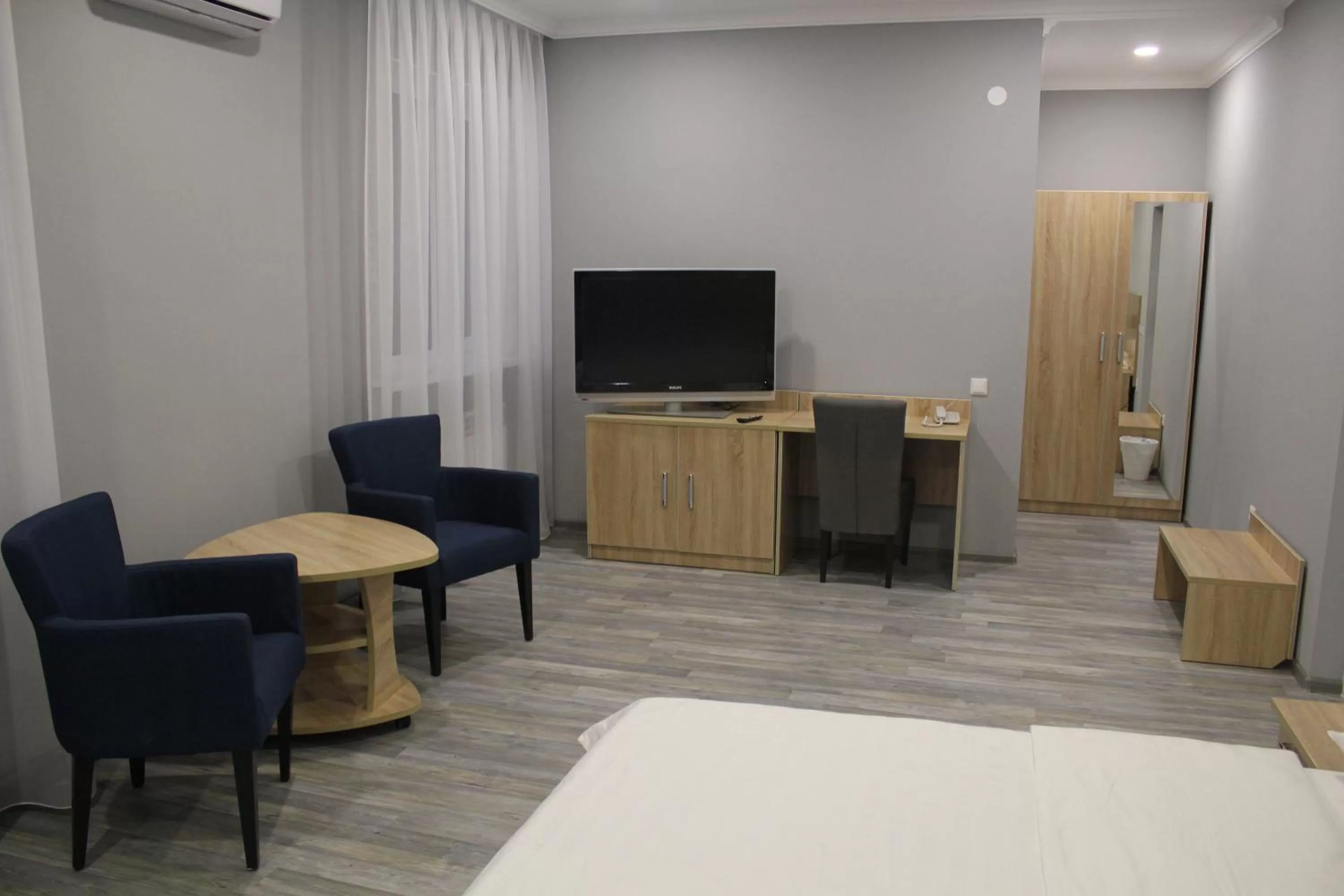 TV/Entertainment Center in Hotel Inju Hills