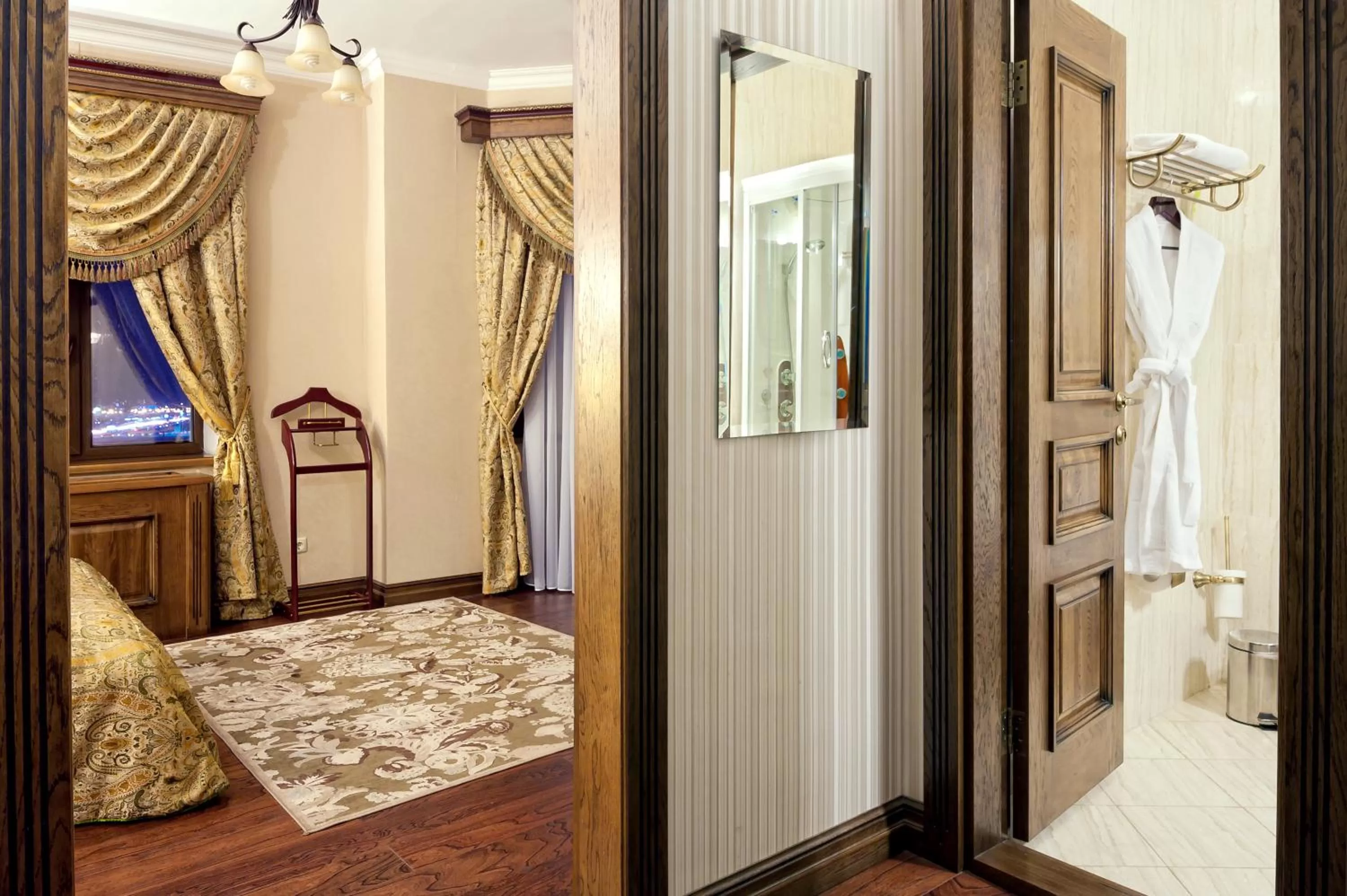 Photo of the whole room, Bed in Boutique Hotel Traditional