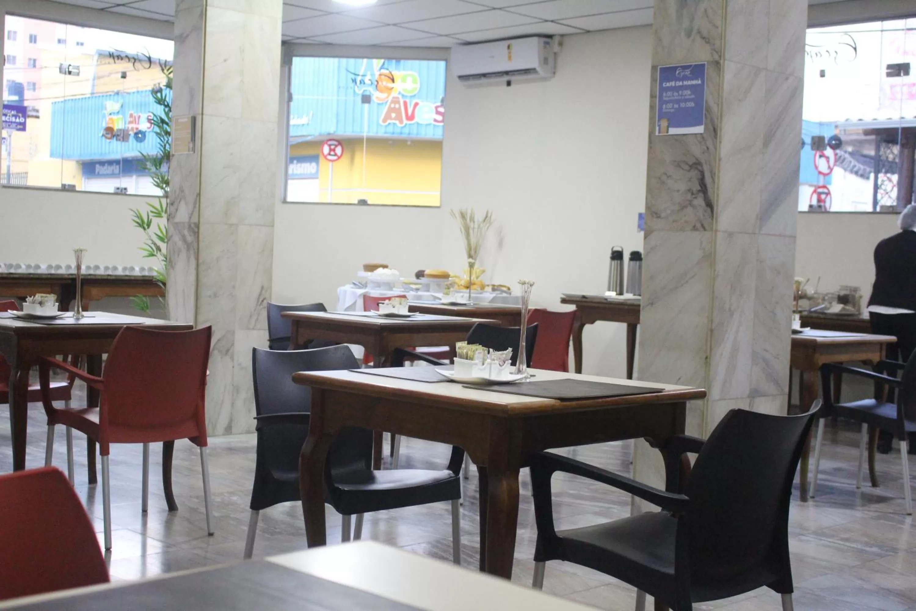 Continental breakfast, Restaurant/Places to Eat in Hotel Oscar Econômico