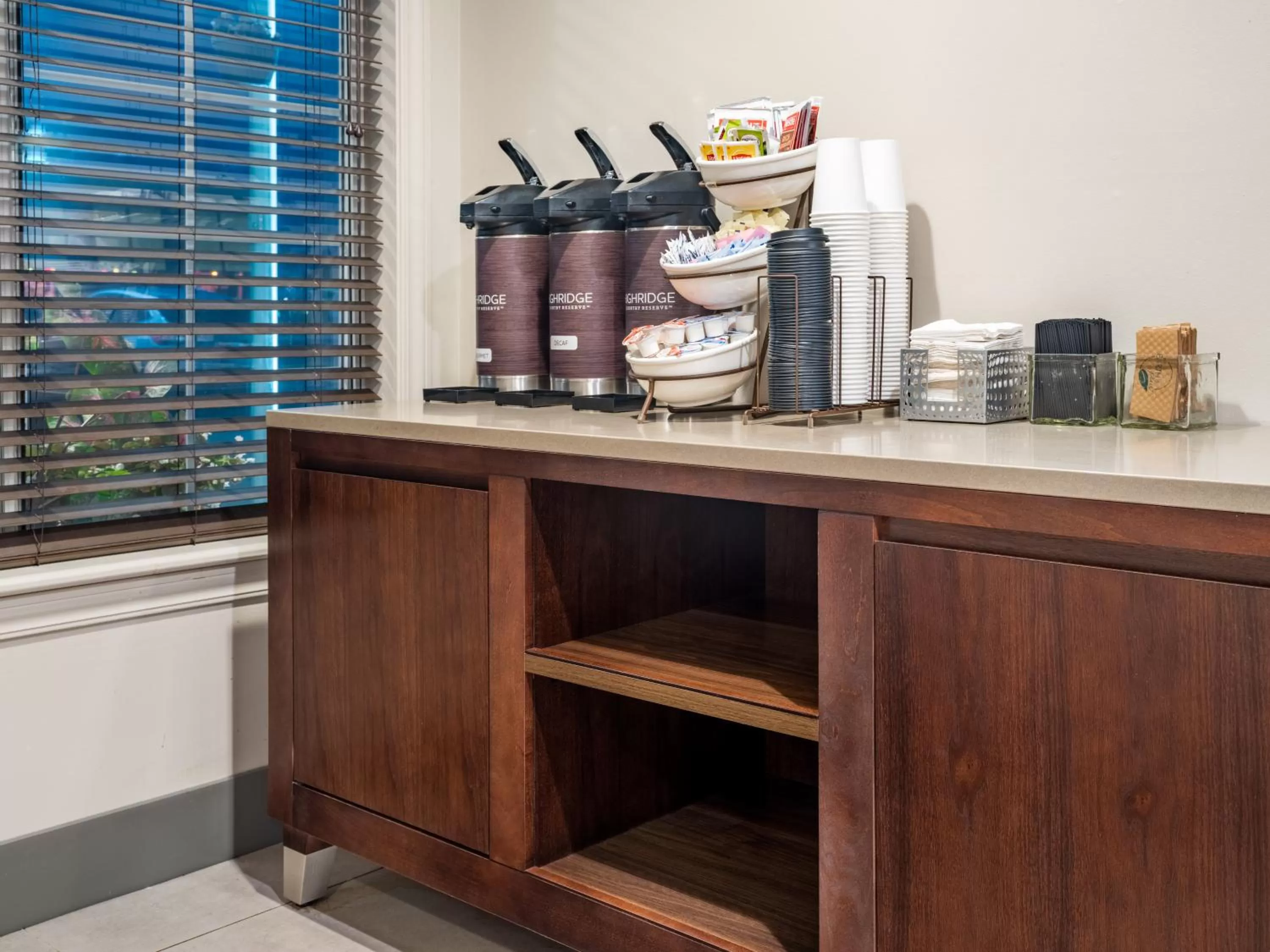 Drinks in Country Inn & Suites by Radisson, Maumee - Toledo