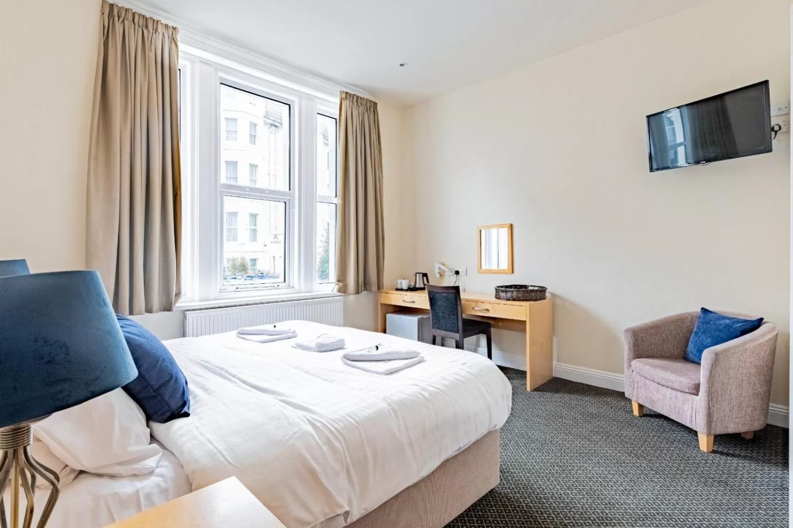 Bedroom, Bed in Brooklands Lodge