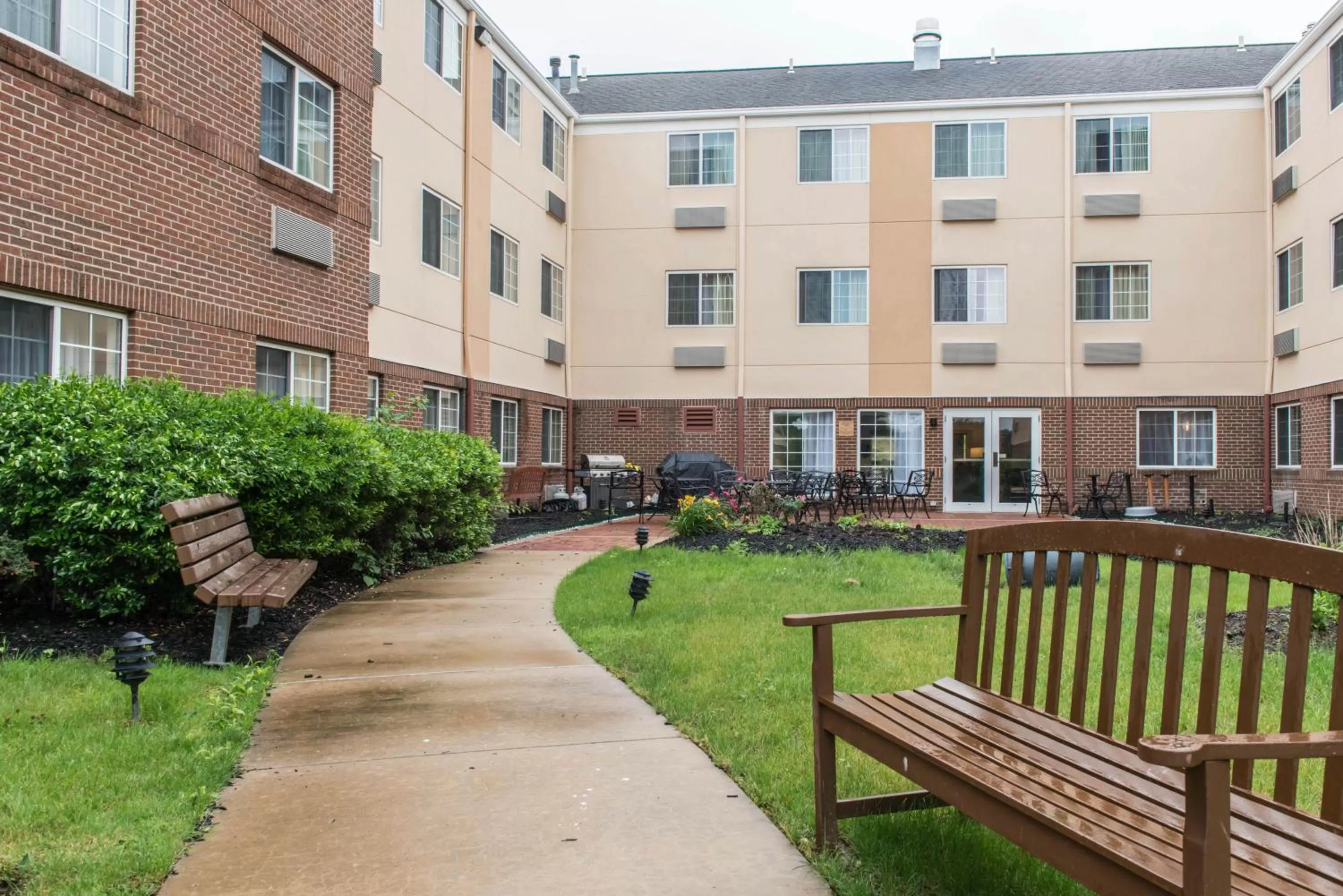 Property building in MainStay Suites Pittsburgh Airport