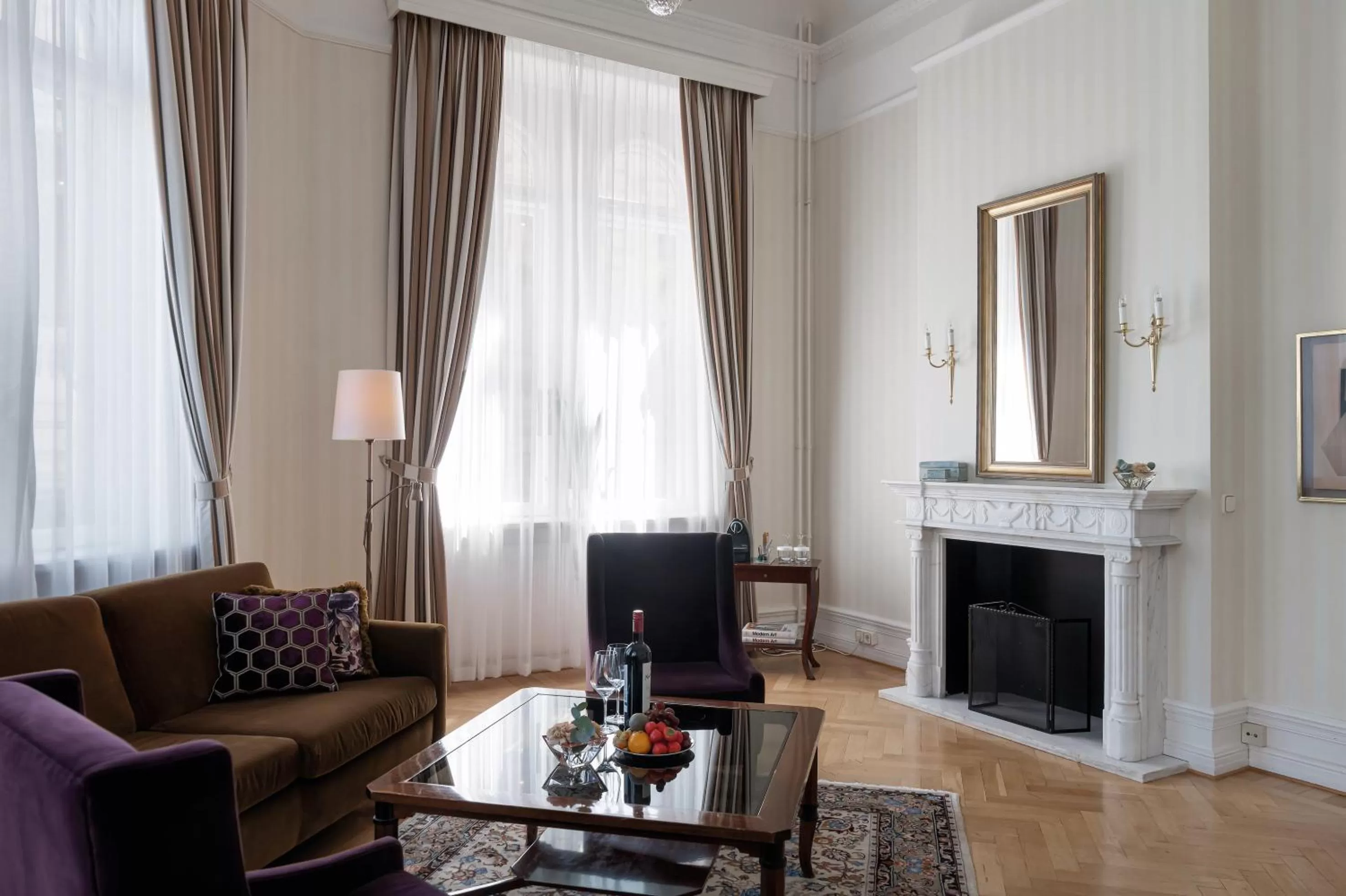Seating area in Elite Plaza Hotel