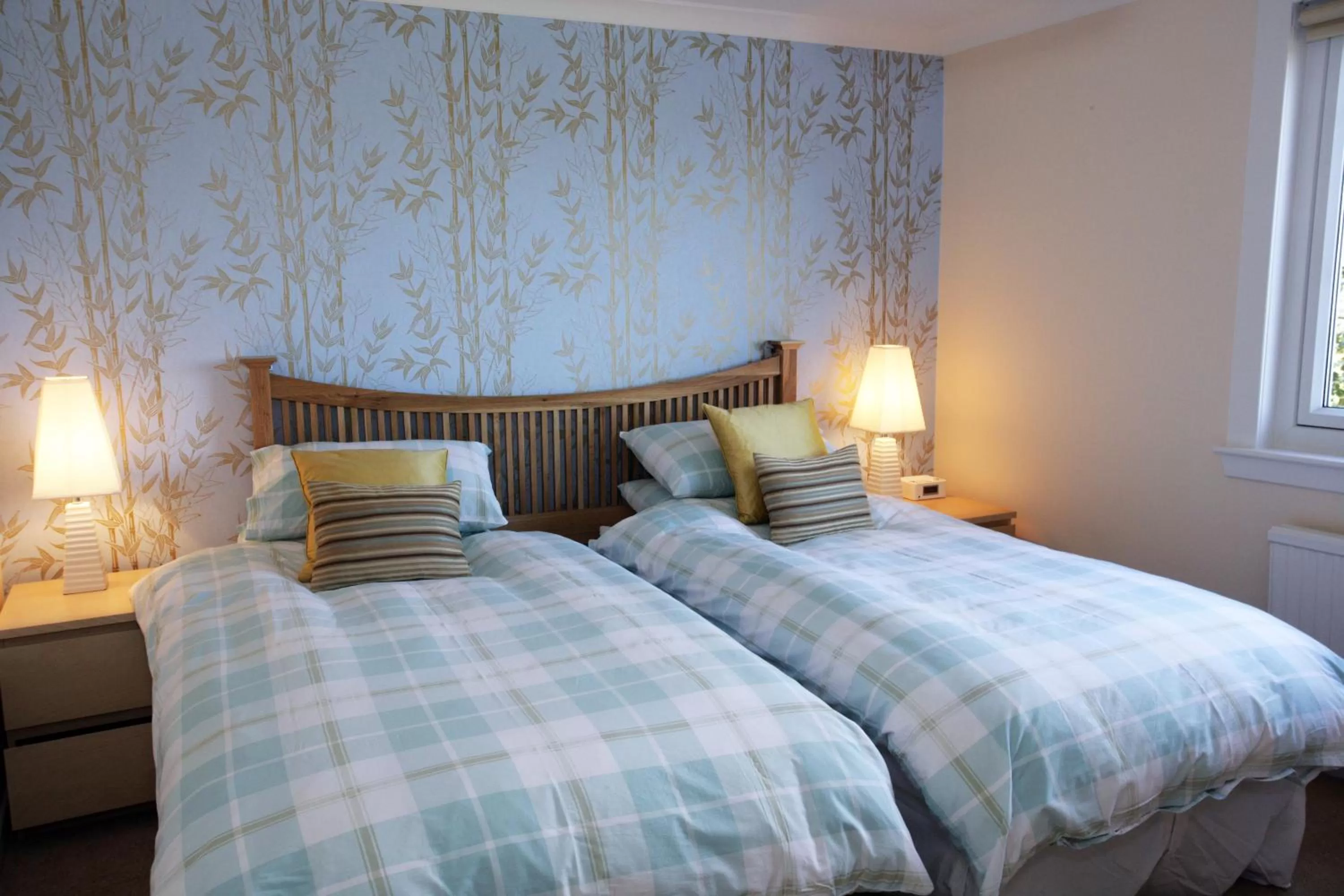 Garden view, Bed in No12 Bed and Breakfast, St Andrews