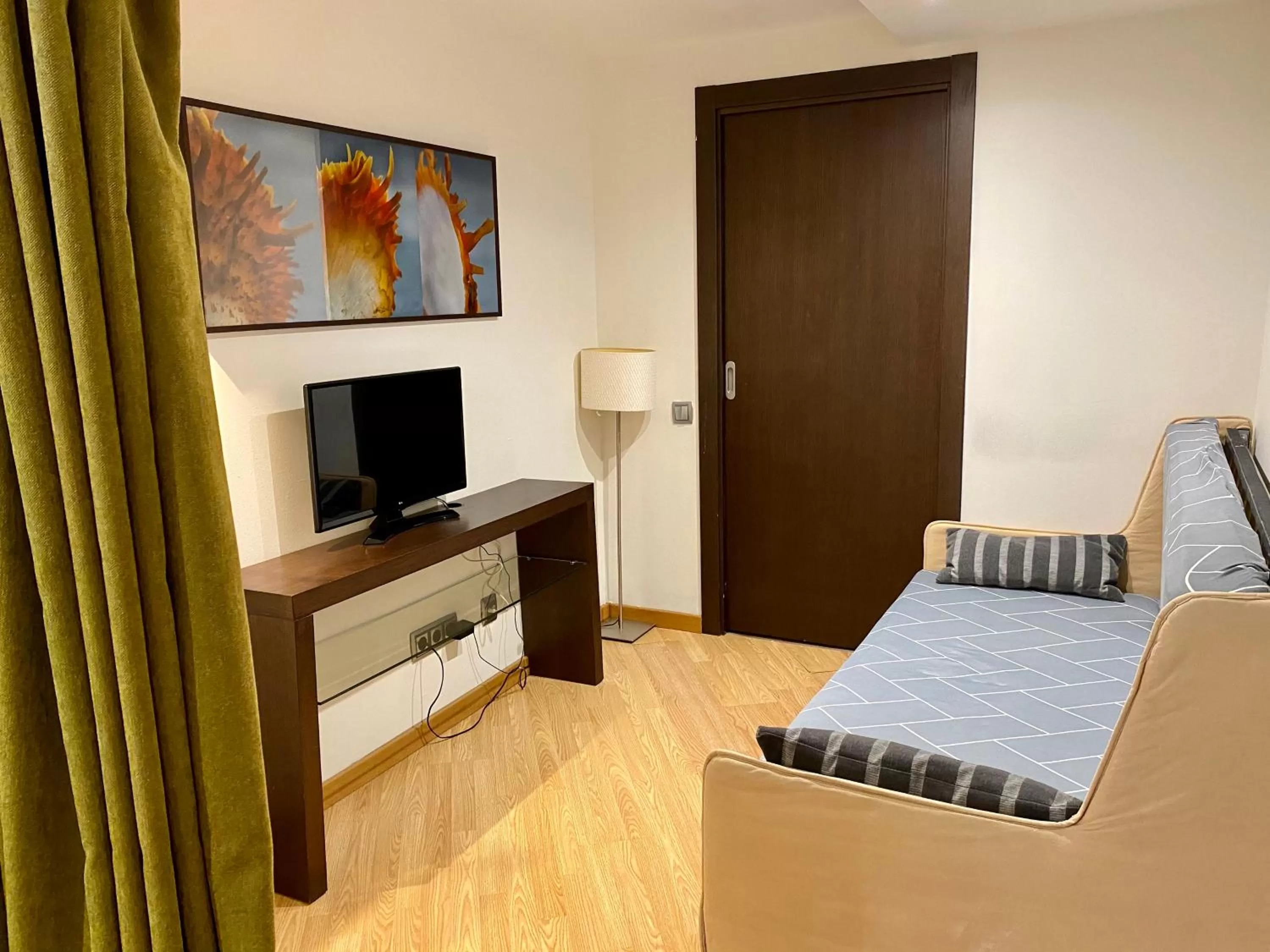 Bed in Hotel Concordia Barcelona