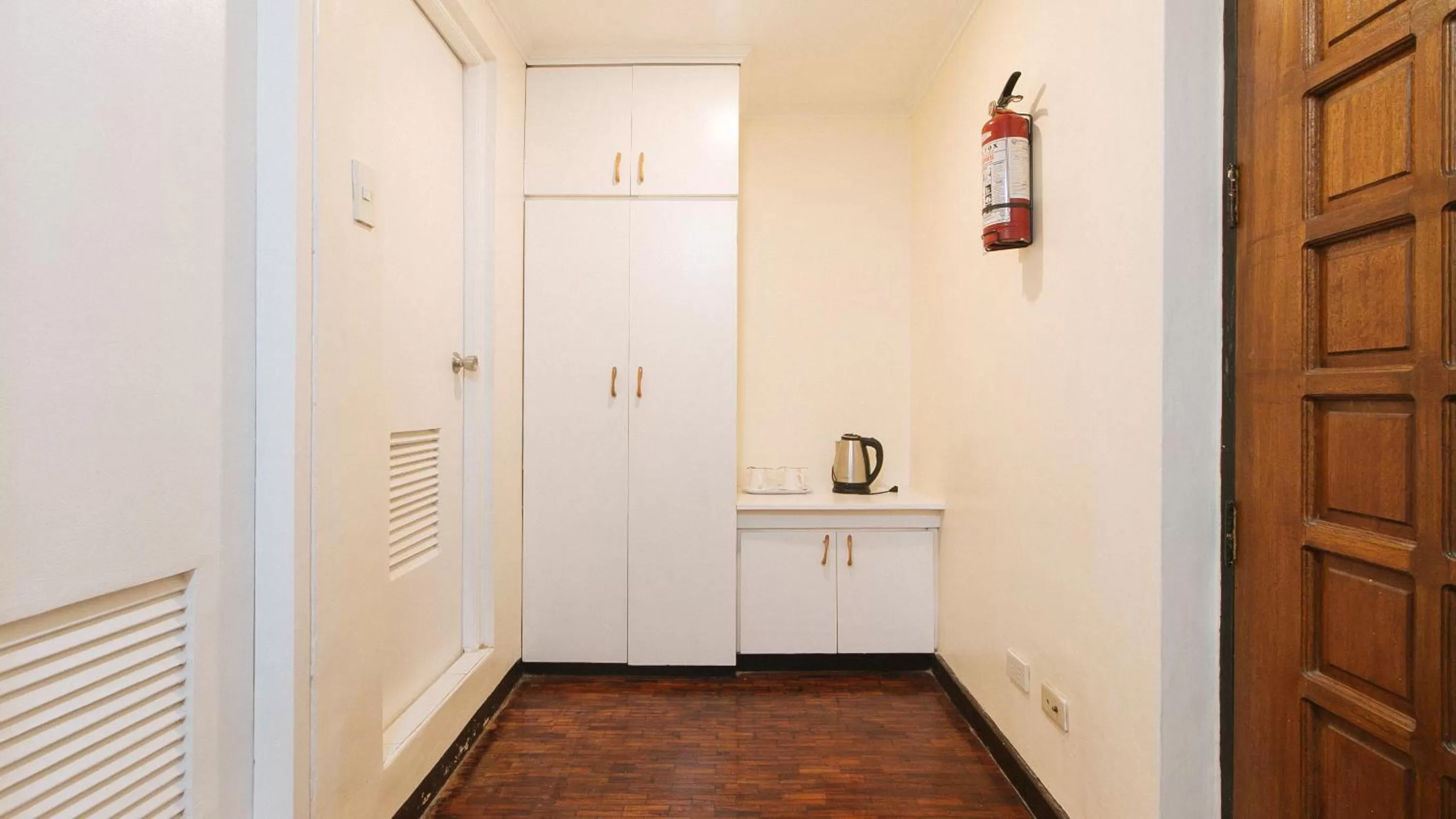 Bedroom, Bathroom in RedDoorz Premium near Greenbelt Makati - Vaccinated Staff