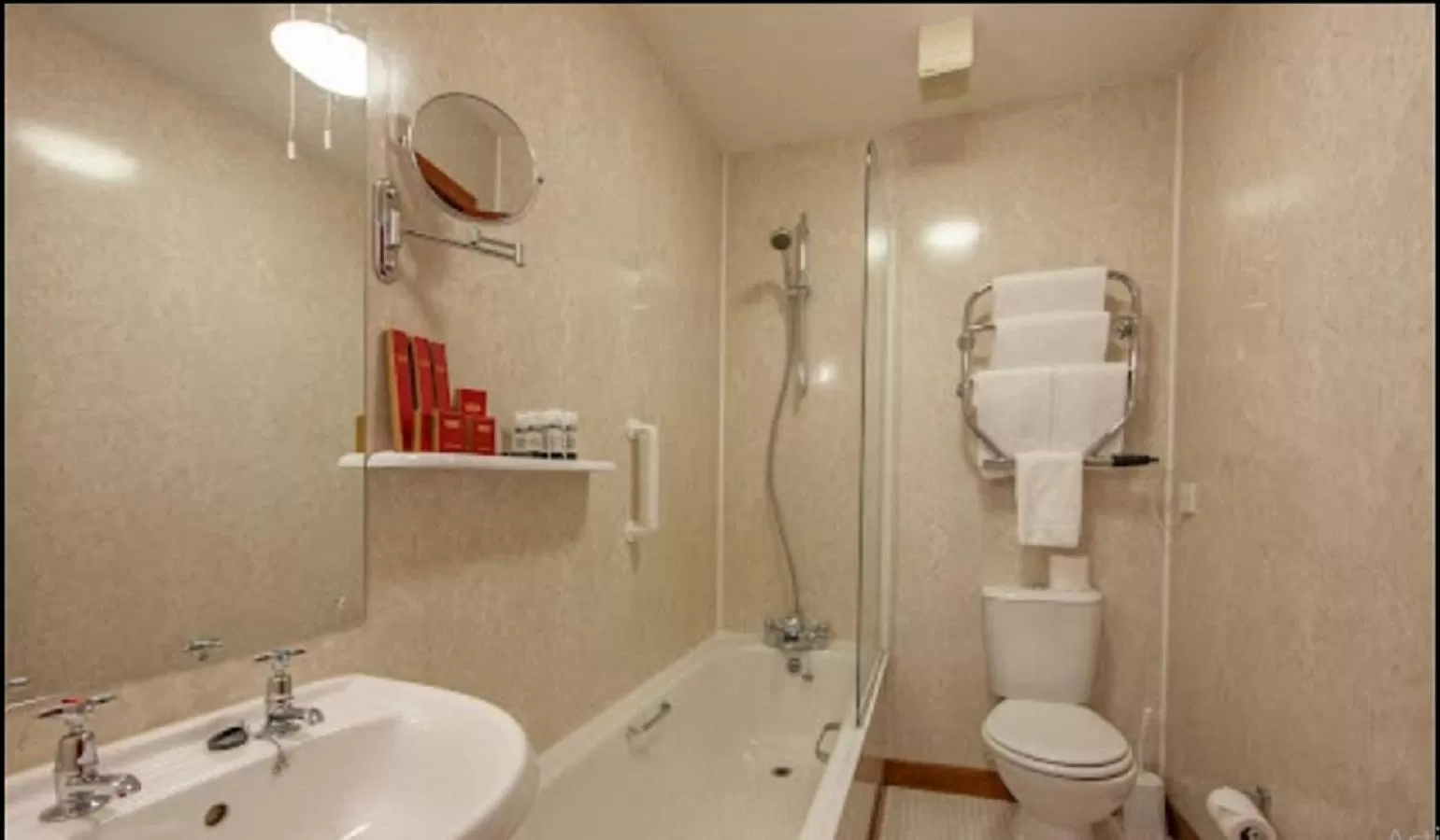 Bathroom in Muthu Alexandra Hotel