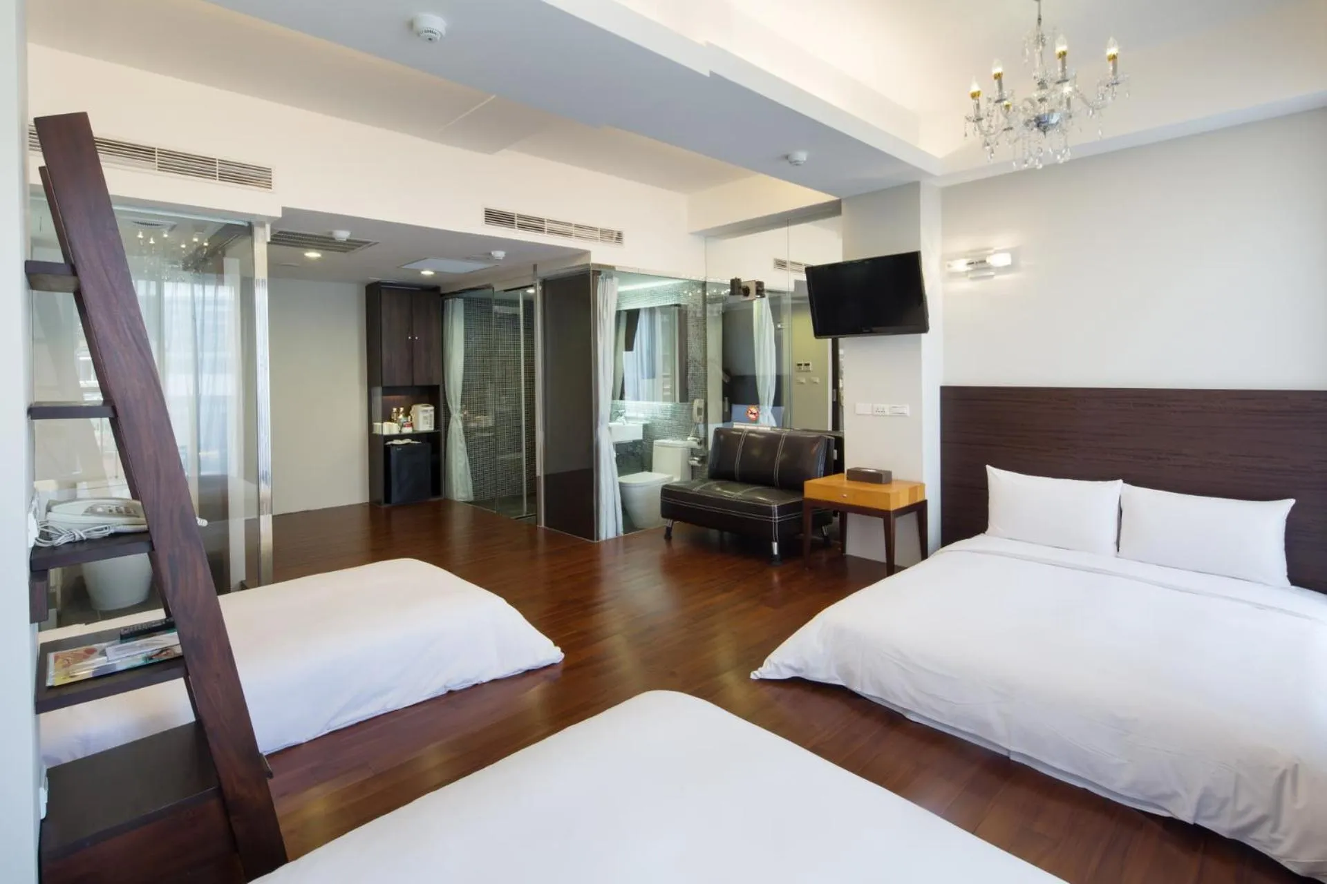 Photo of the whole room, Bed in Hotel Les Champs Hualien