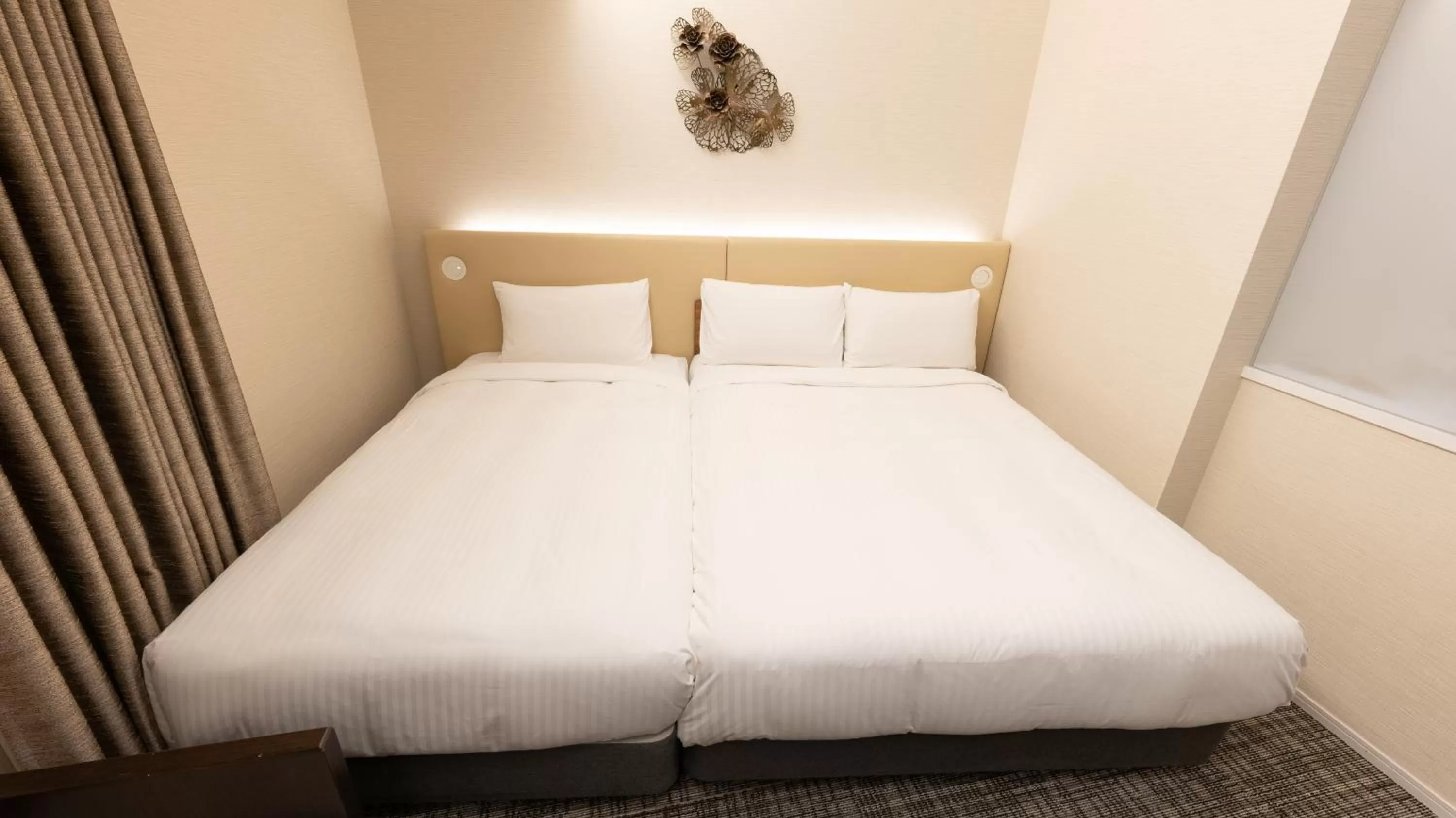 Bed in Premier Hotel -CABIN PRESIDENT- Osaka