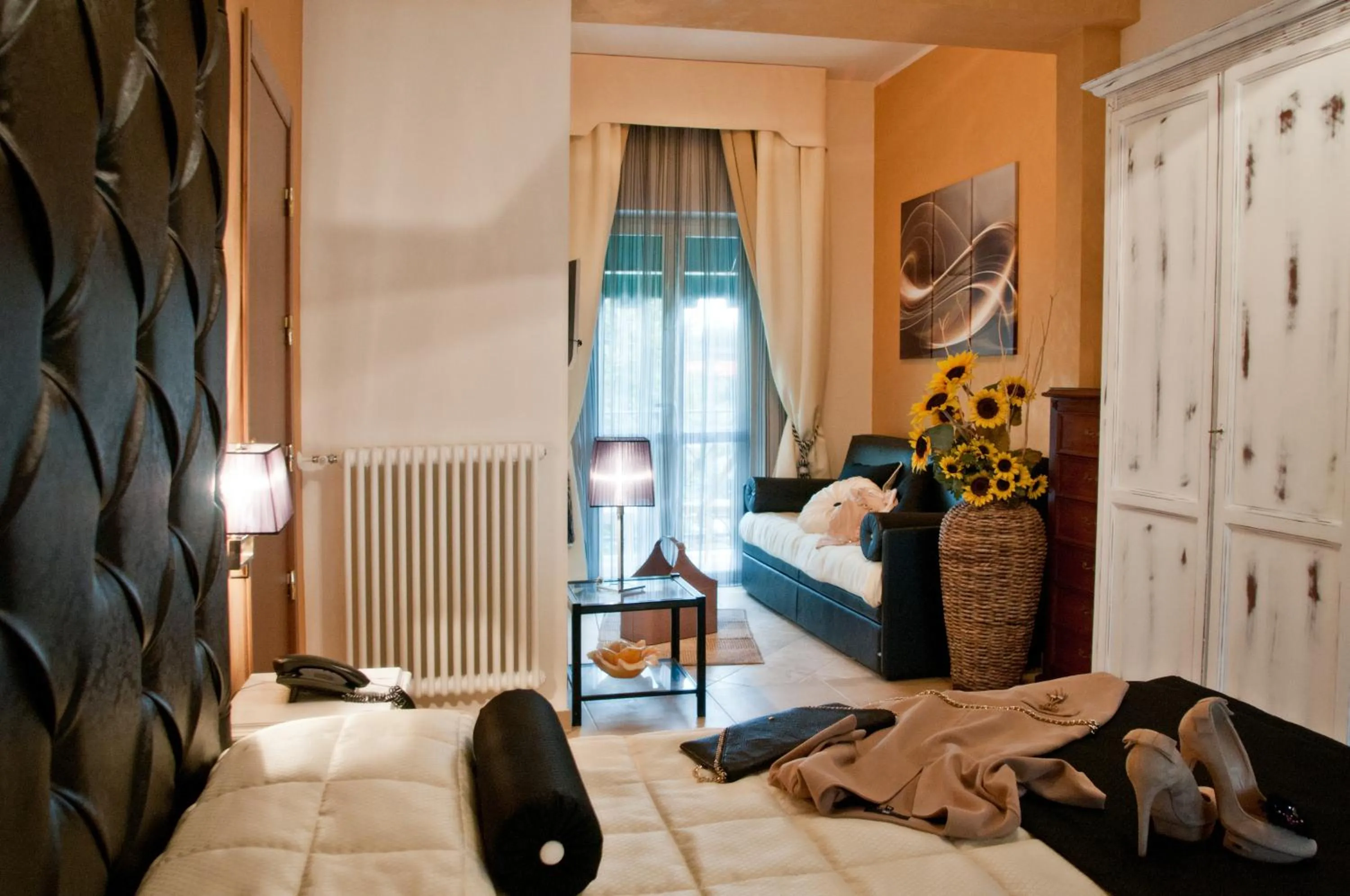 Seating area, Bed in Hotel Luna