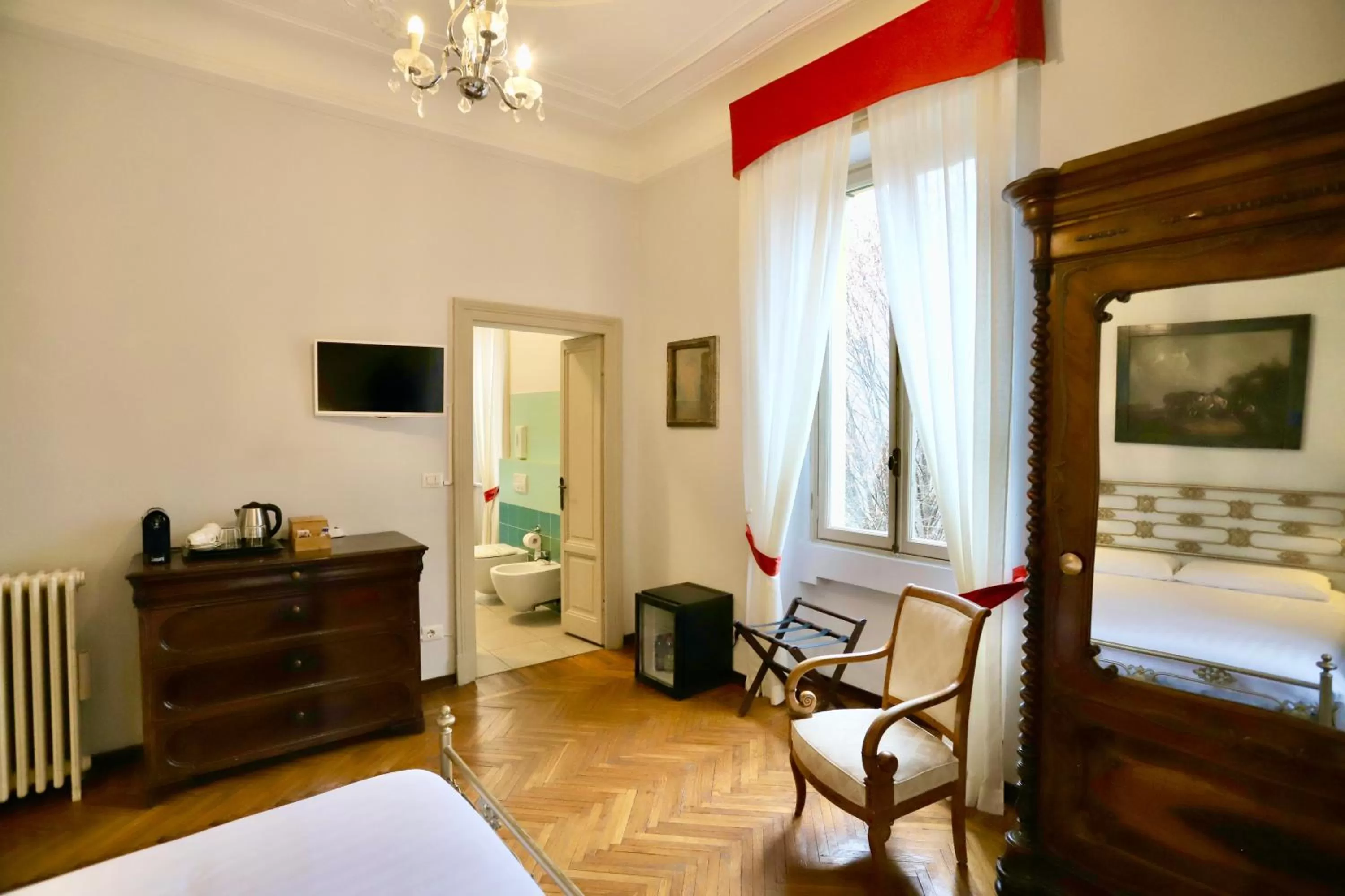Bedroom, TV/Entertainment Center in La Villa del Lago