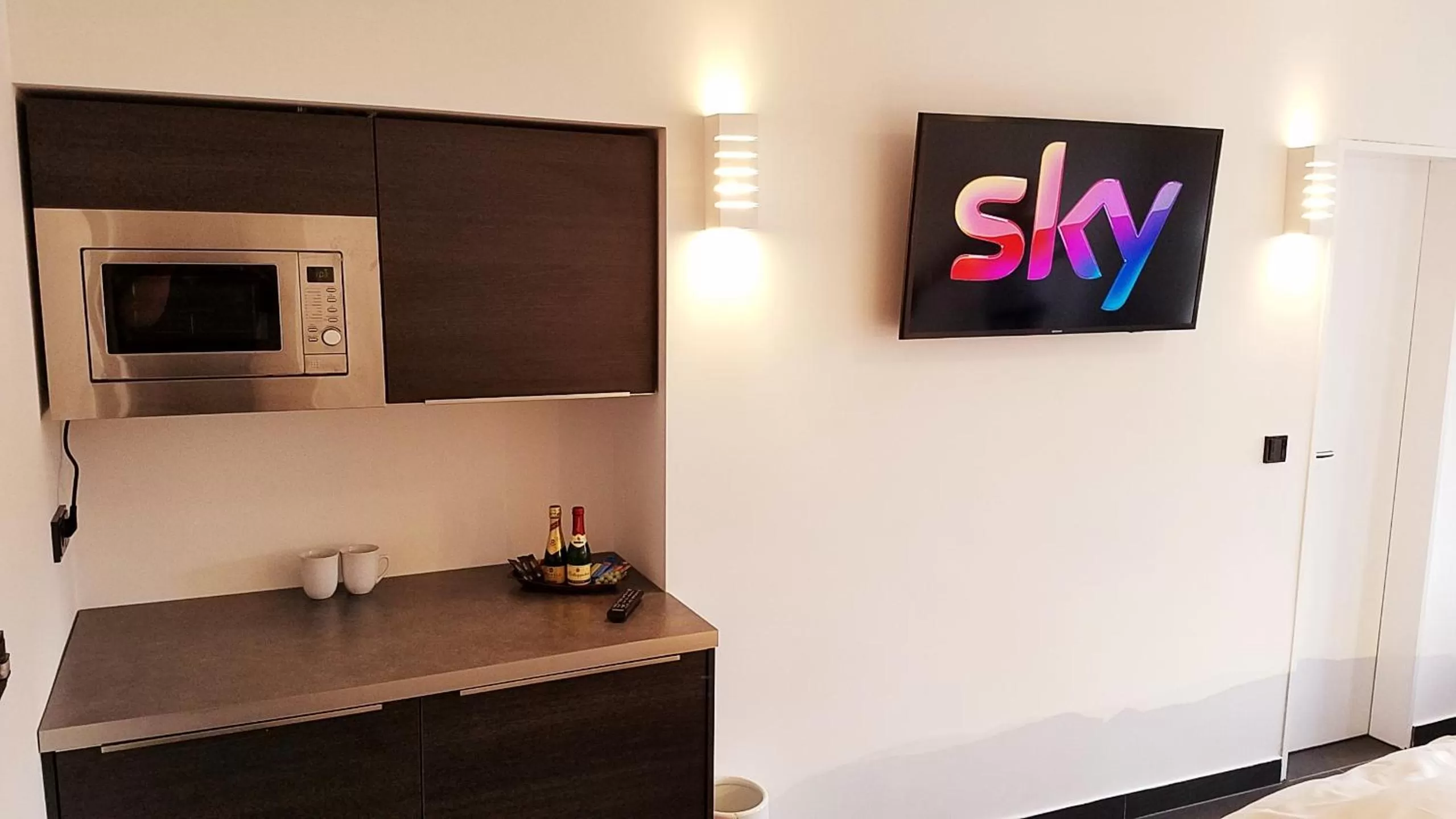 Communal lounge/ TV room in Hotel Walsroder Hof