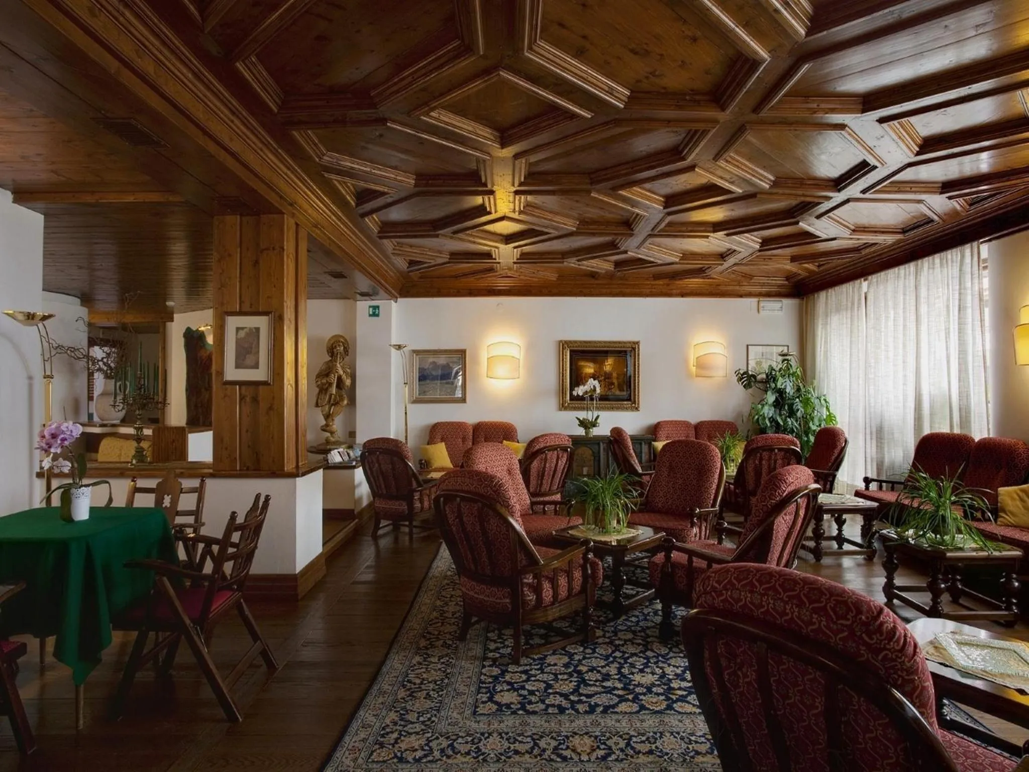 Communal lounge/ TV room in Hotel De La Poste